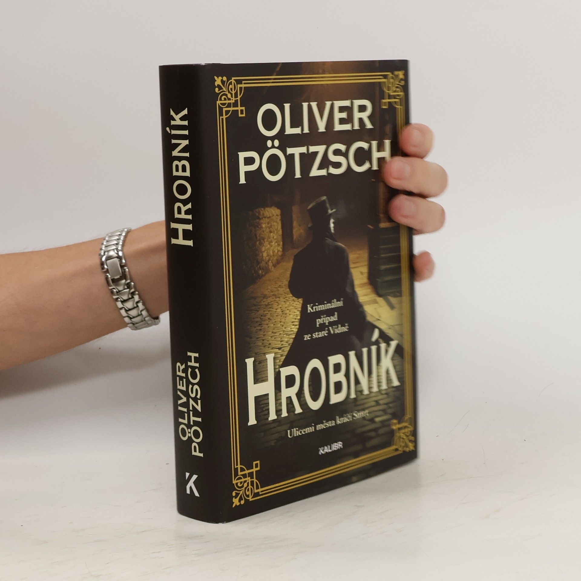 Oliver Pötzsch Hrobník