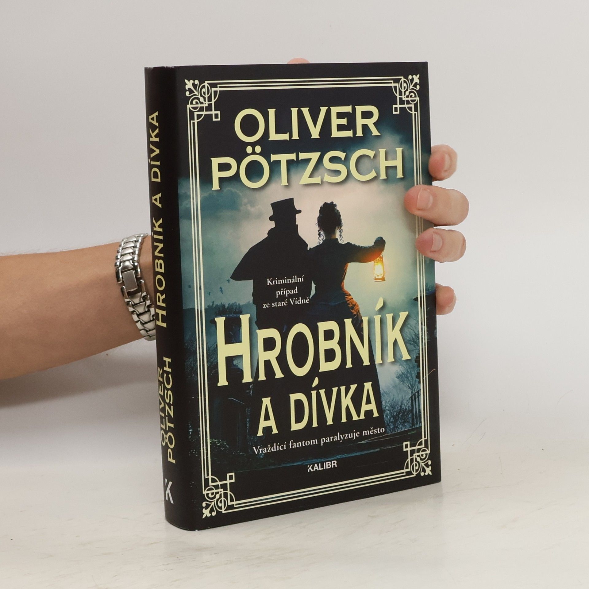 Oliver Pötzsch Hrobník a dívka