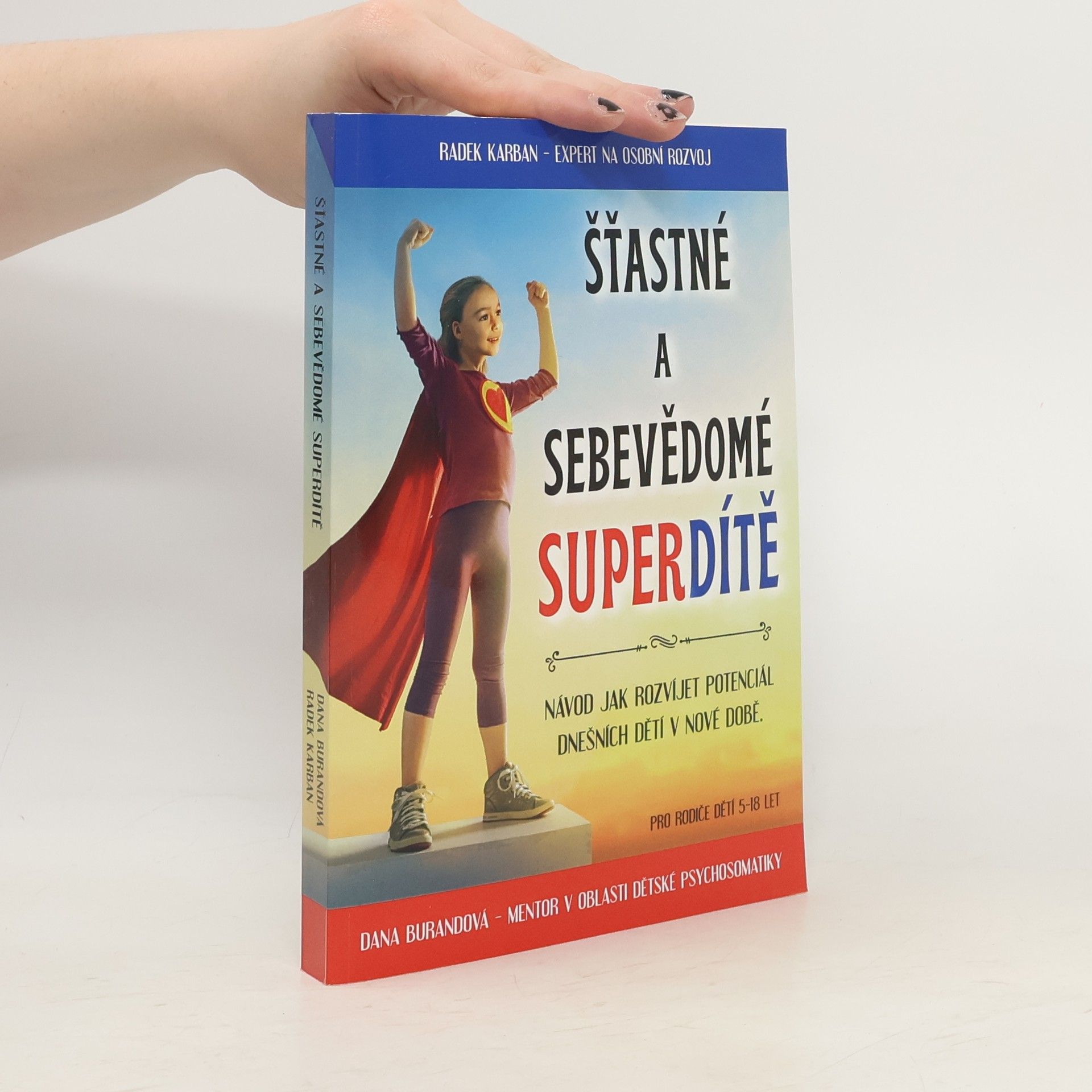 Šťastné a sebevědomé super dítě