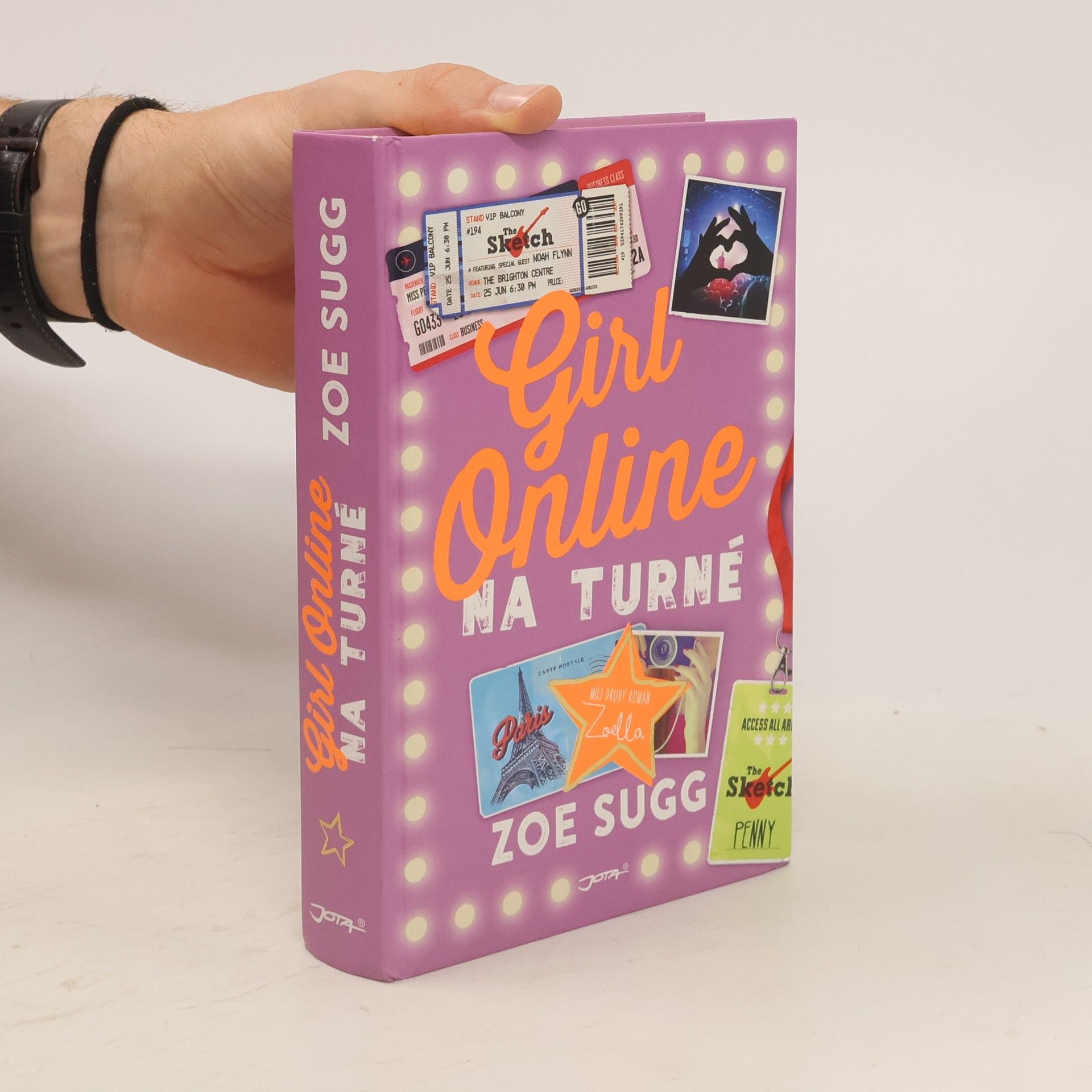 Zoe Sugg Girl Online na turné