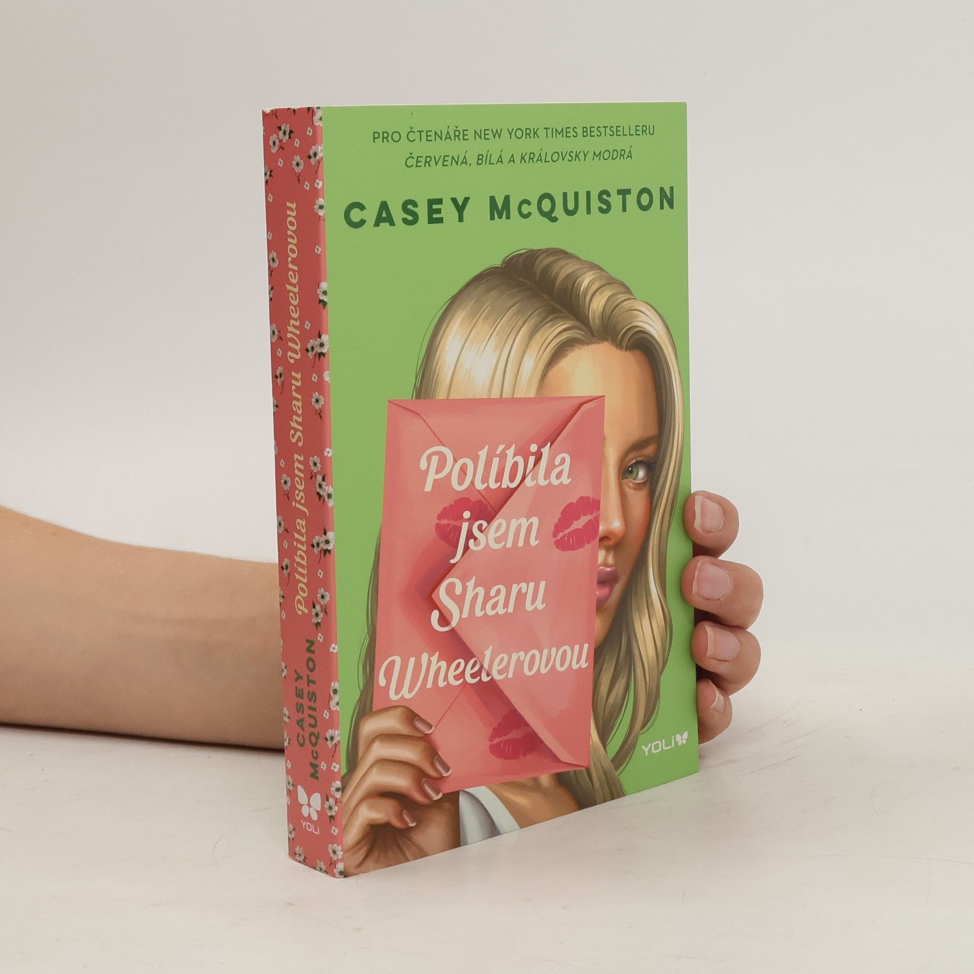 Casey McQuiston Políbila jsem Sharu Wheelerovou