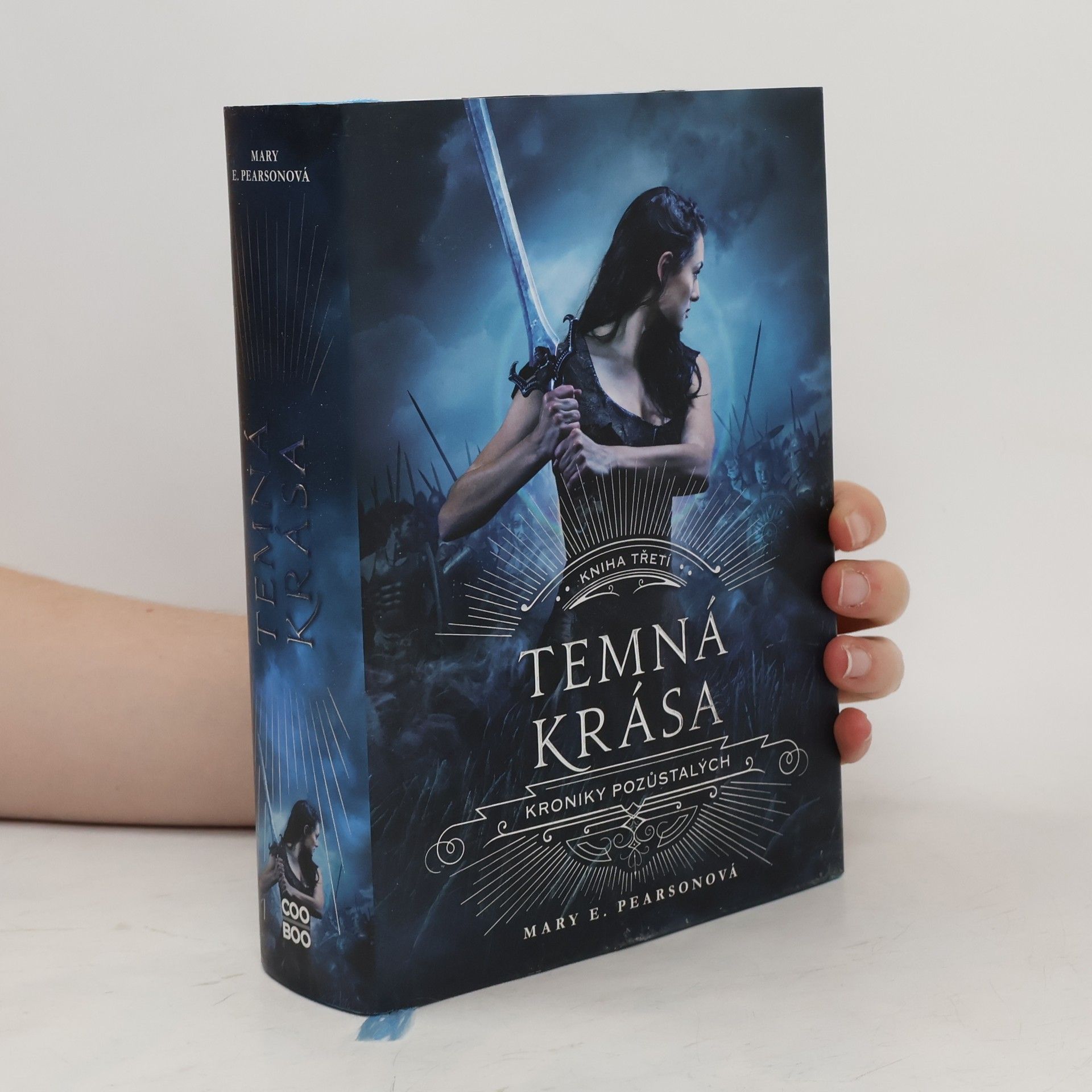 Mary E. Pearson Temná krása