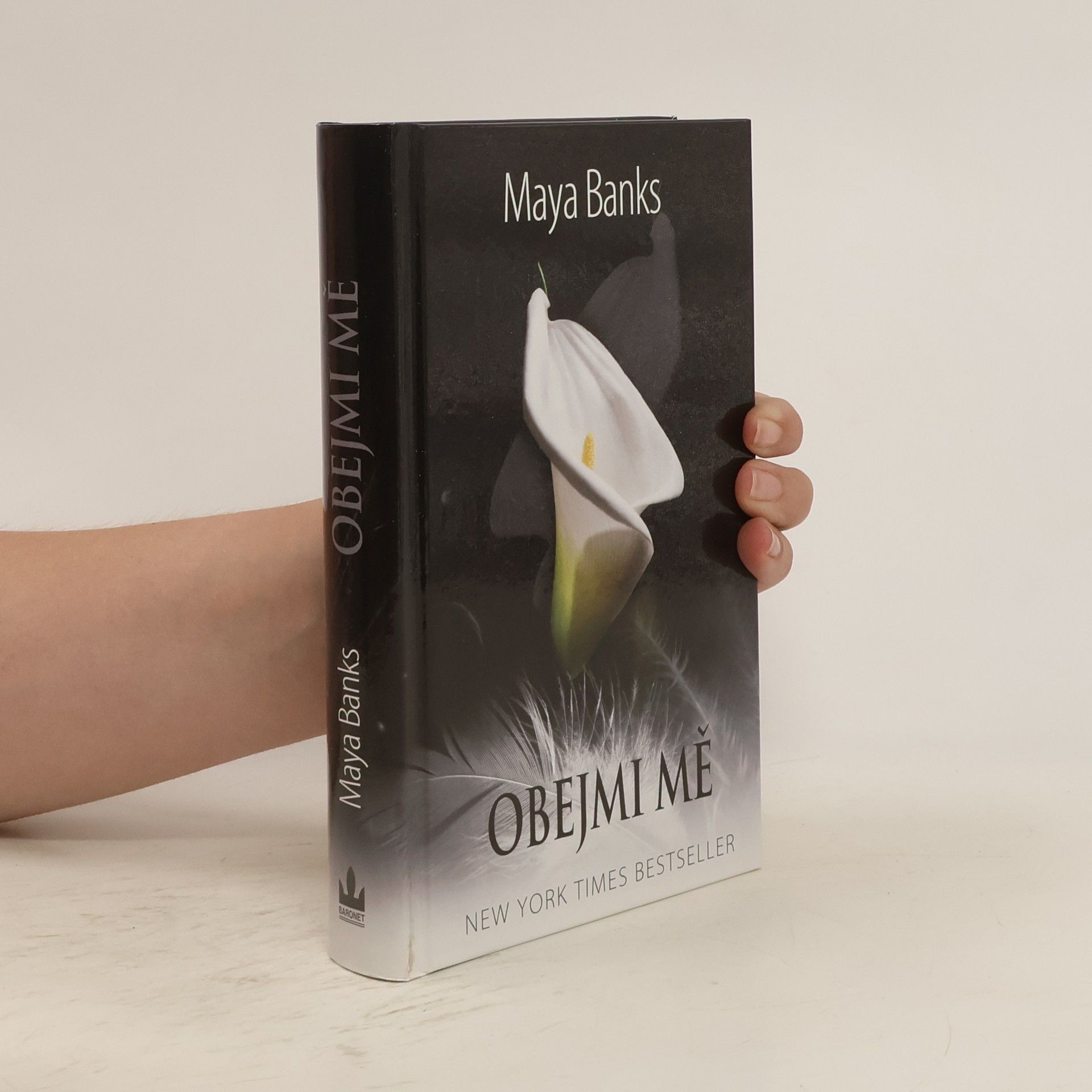Maya Banks Obejmi mě : třetí část série V žáru bezpečí