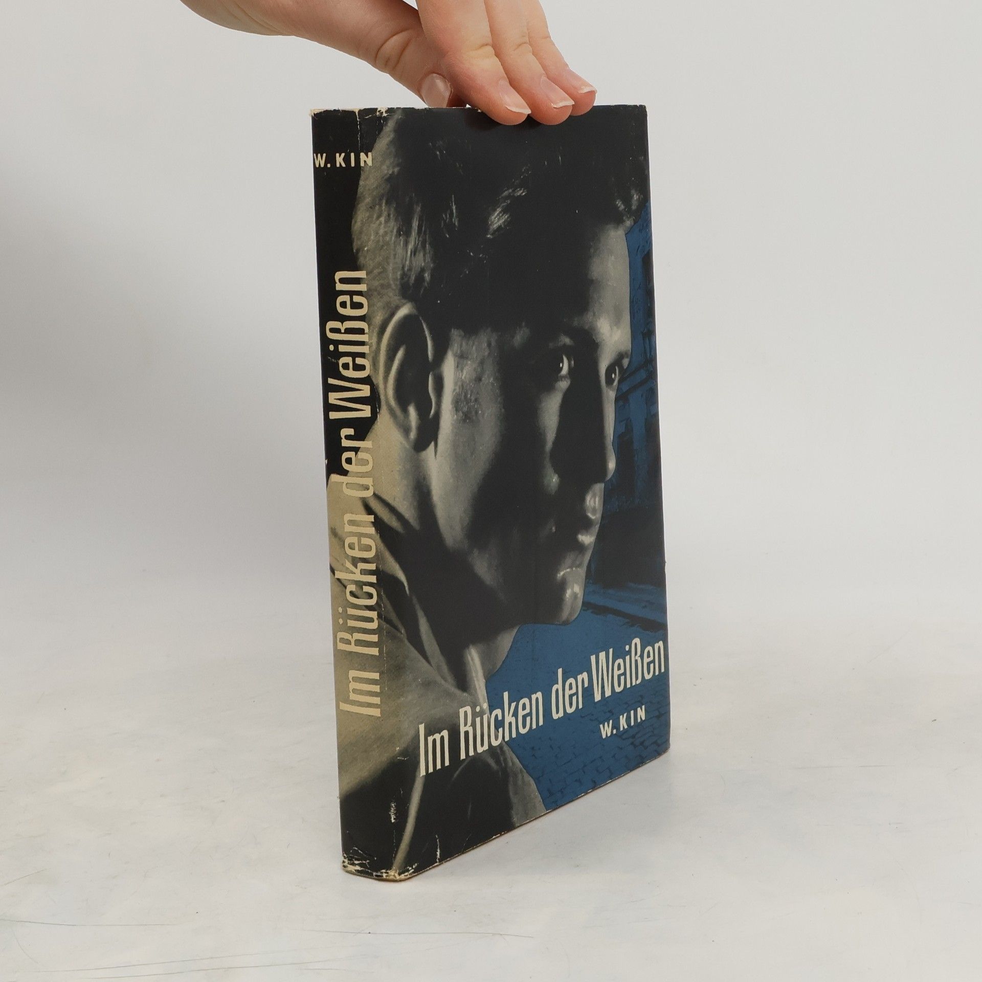 W.Kin Im rücken der Weissen