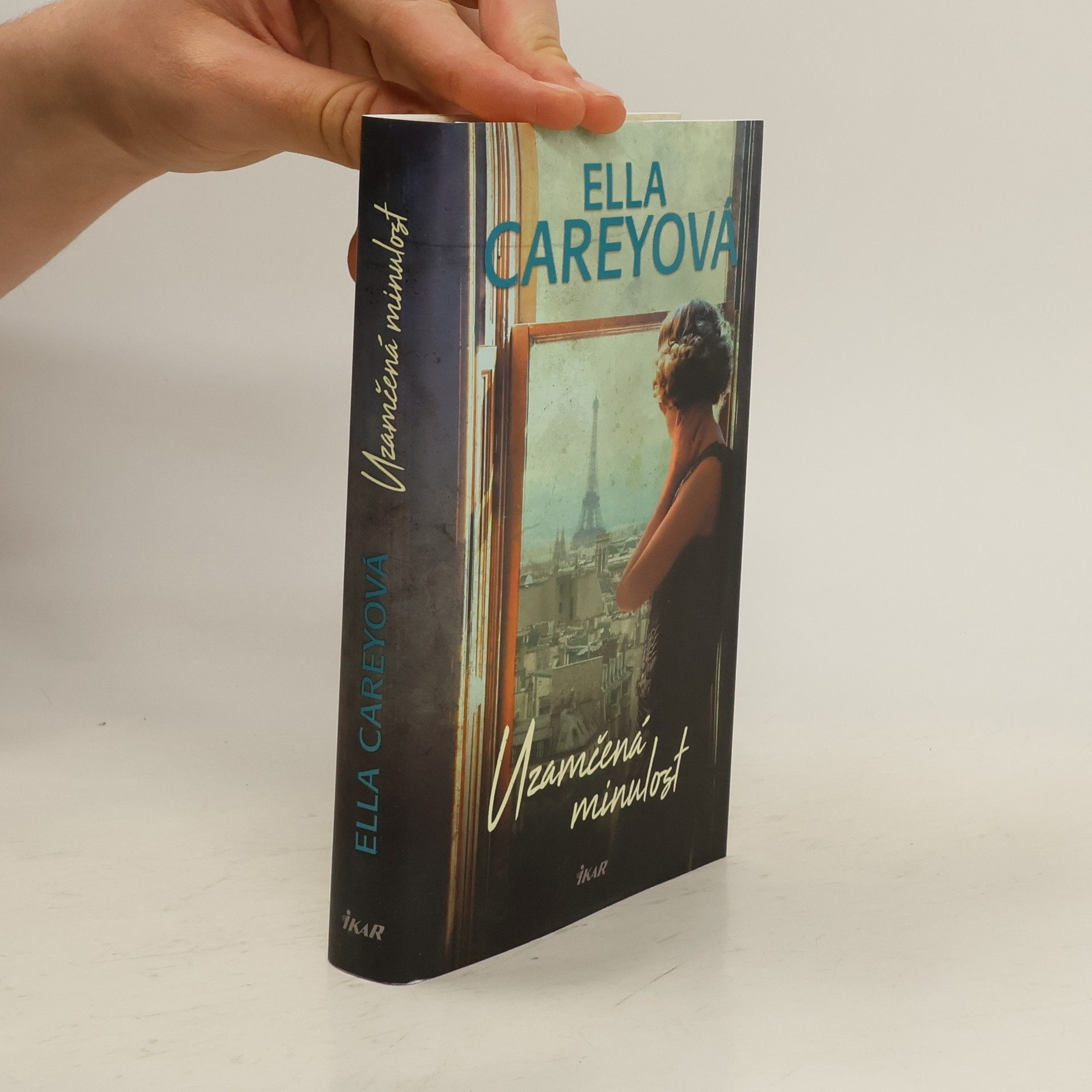 Ella Carey Uzamčená minulost