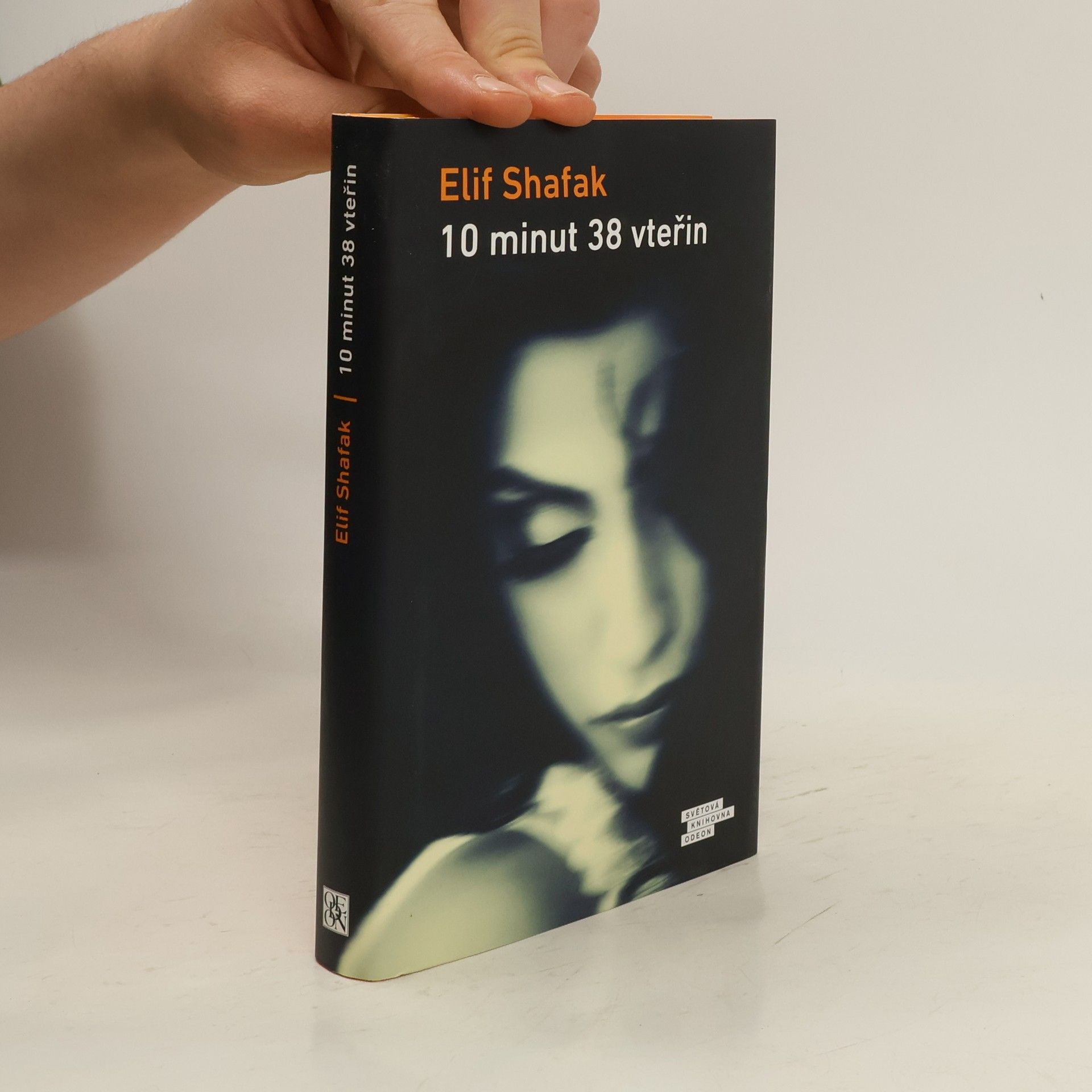 Elif Şafak 10 minut 38 vteřin
