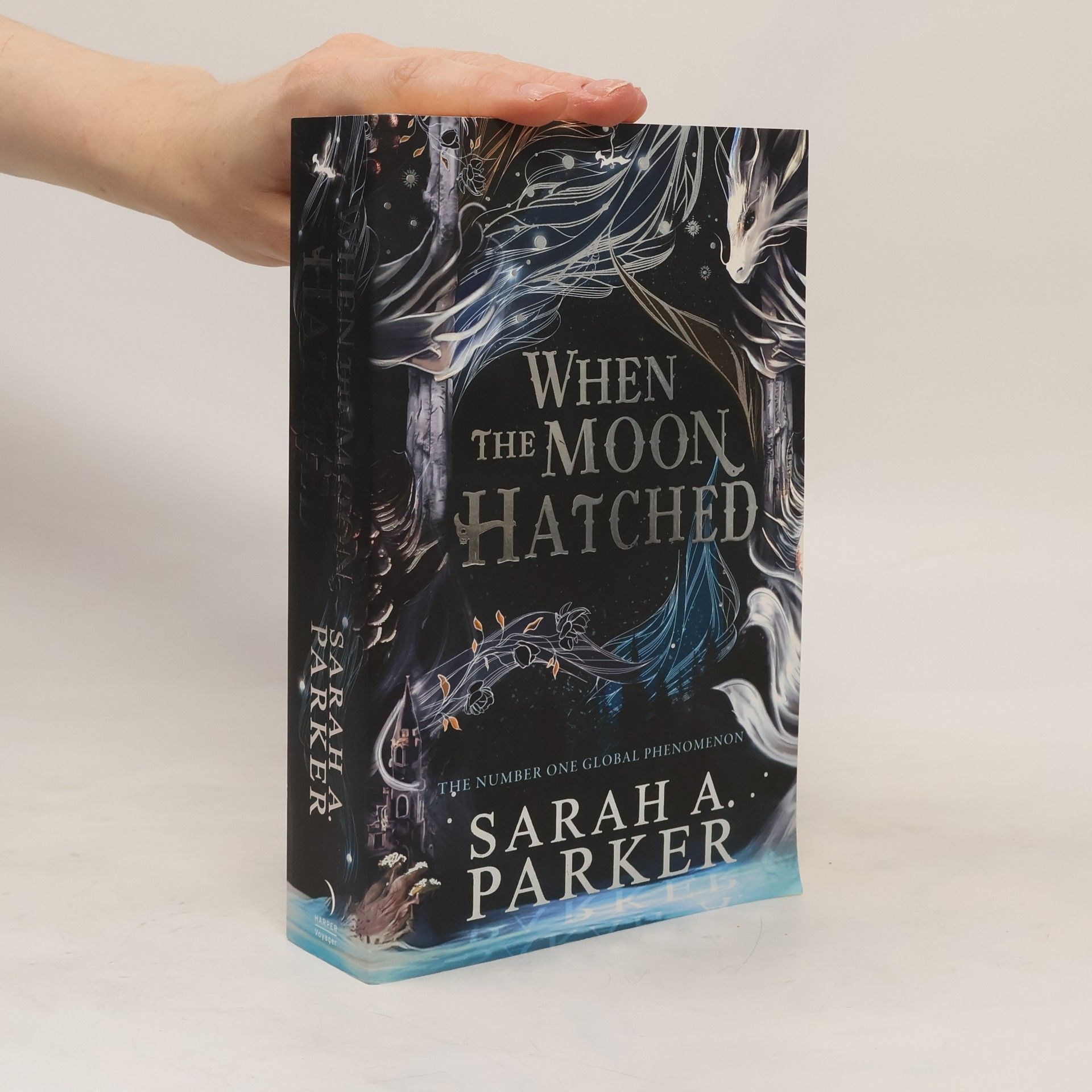 Sarah Parker When the Moon Hatched (The Moonfall Series, Book 1)