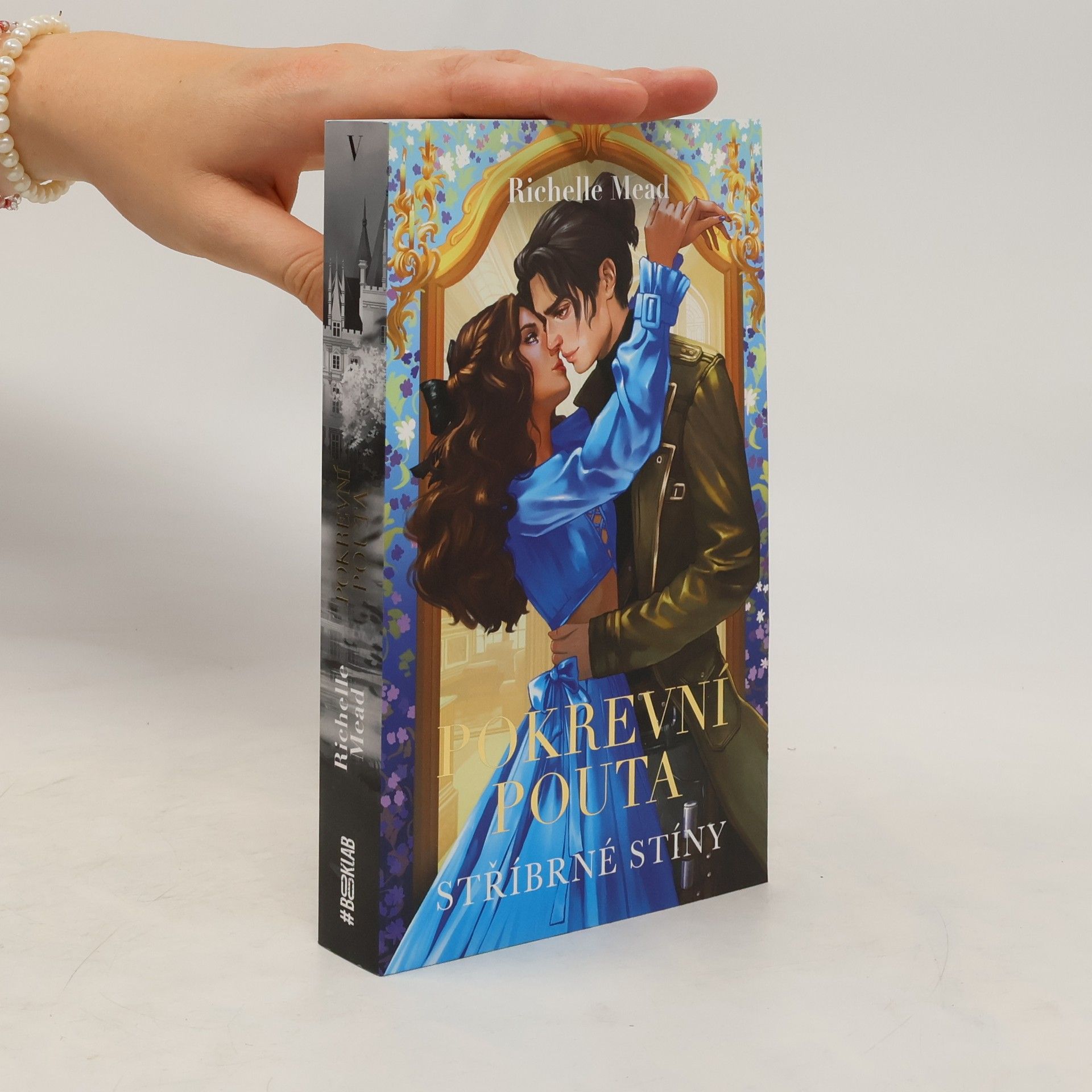 Richelle Mead Pokrevní pouta 5. Stříbrné stíny