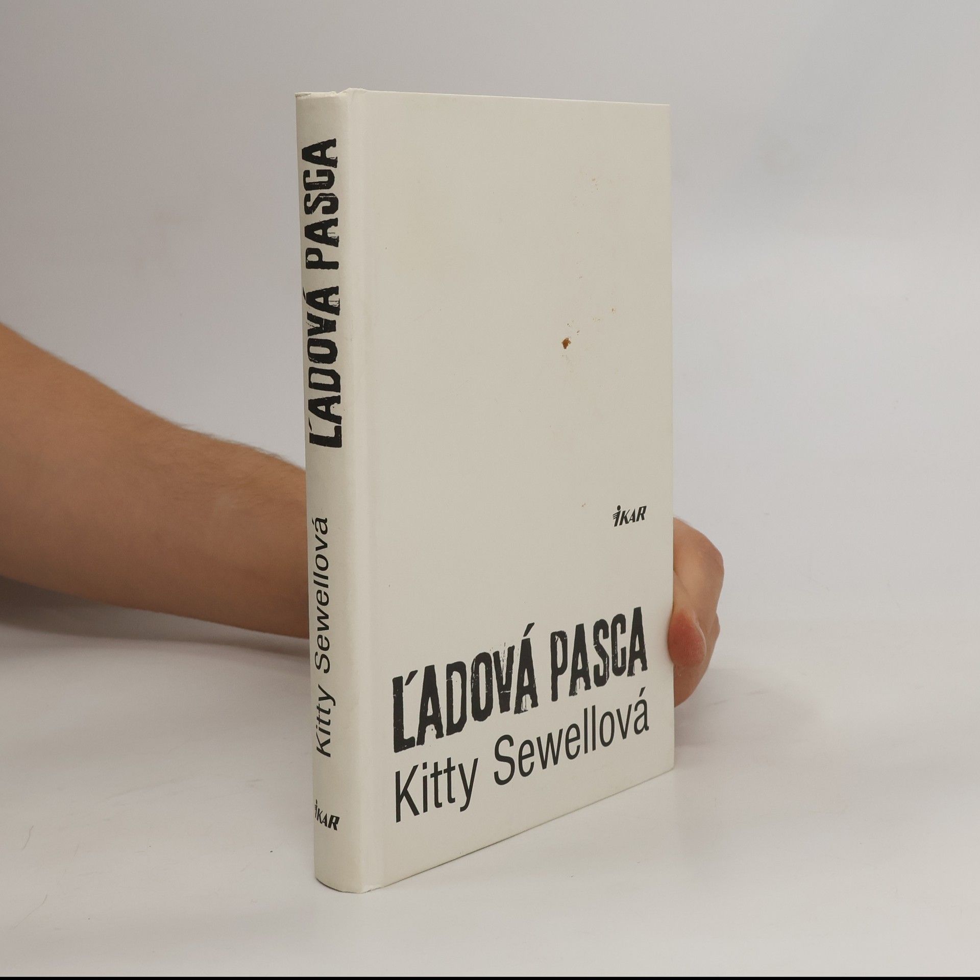 Kitty Sewell Ľadová pasca