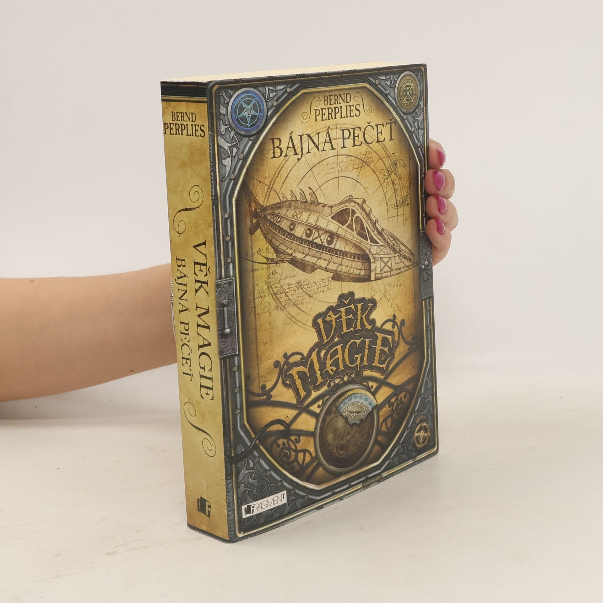 Bernd Perplies Věk magie. Bájná pečeť