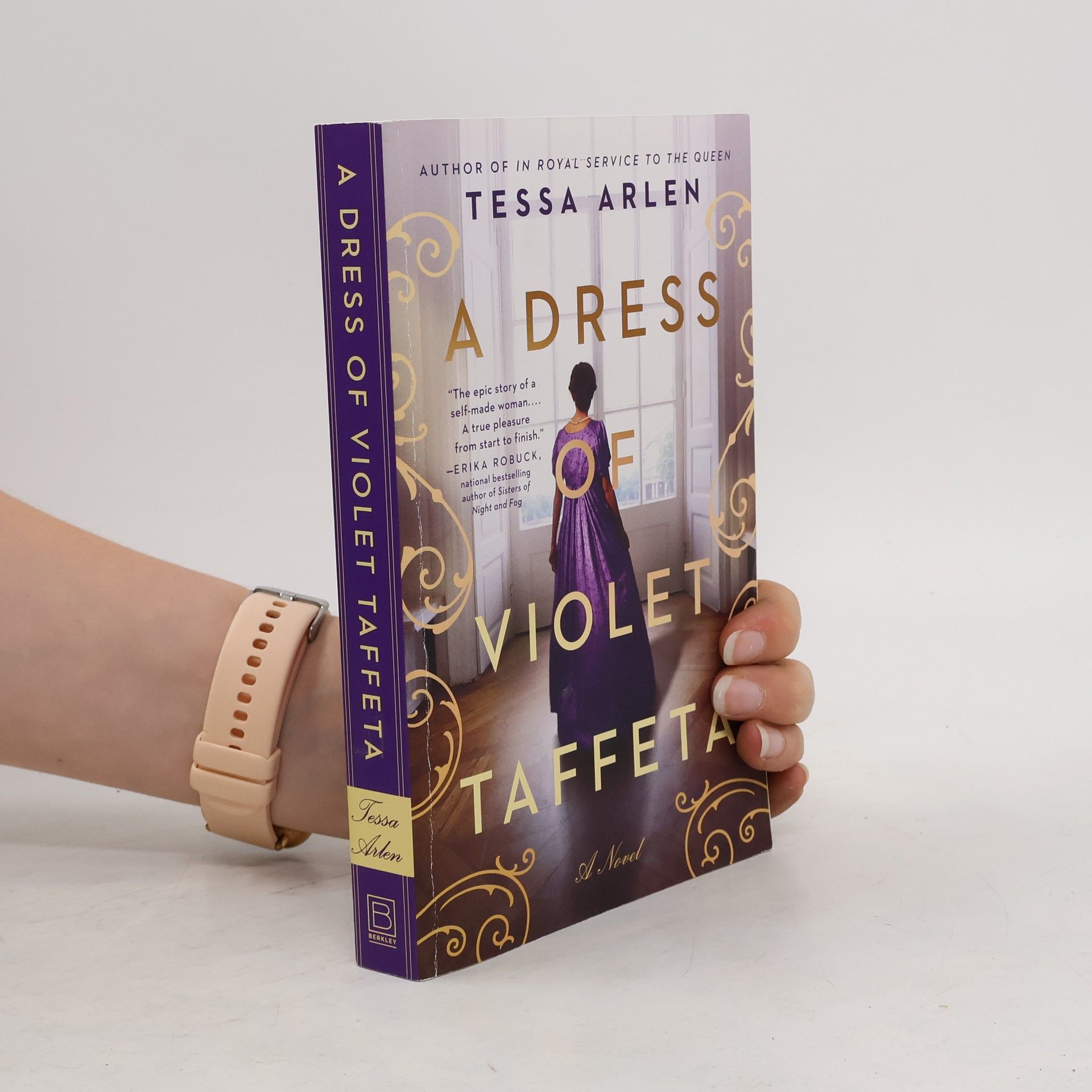 Tessa Arlen A Dress Of Violet Taffeta