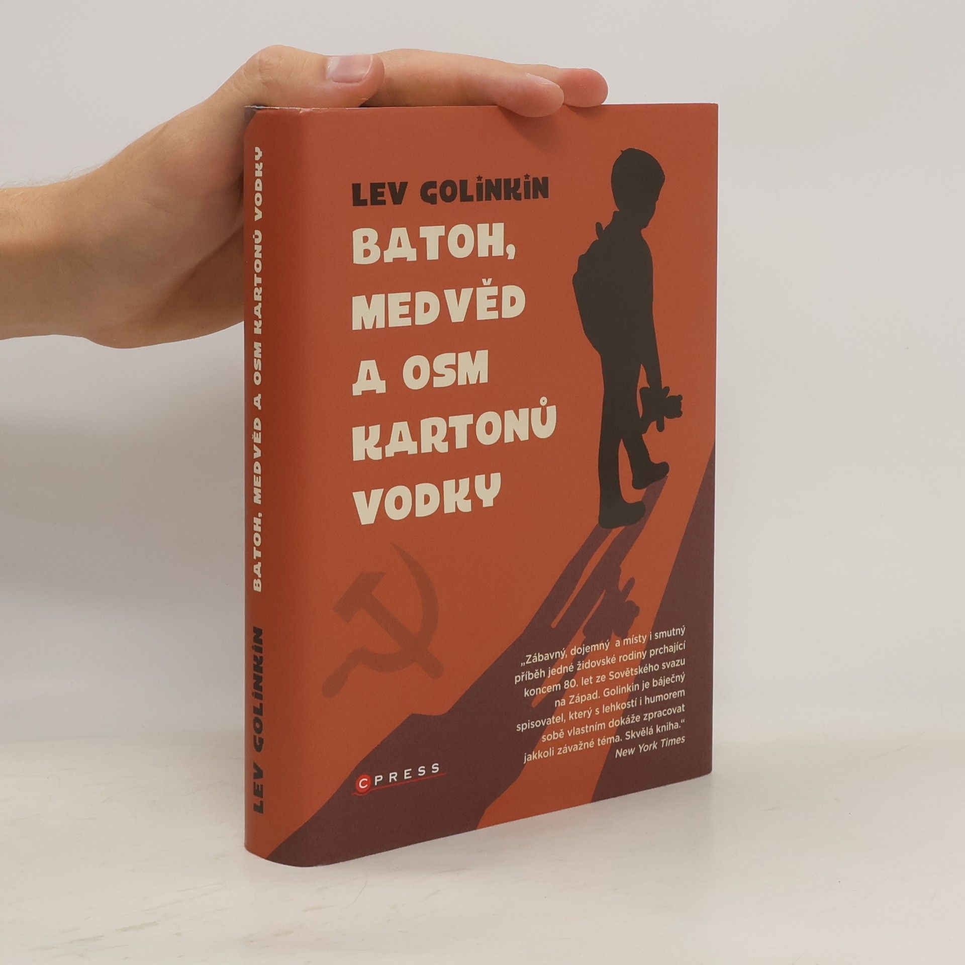 Lev Golinkin Batoh, medvěd a osm kartonů vodky