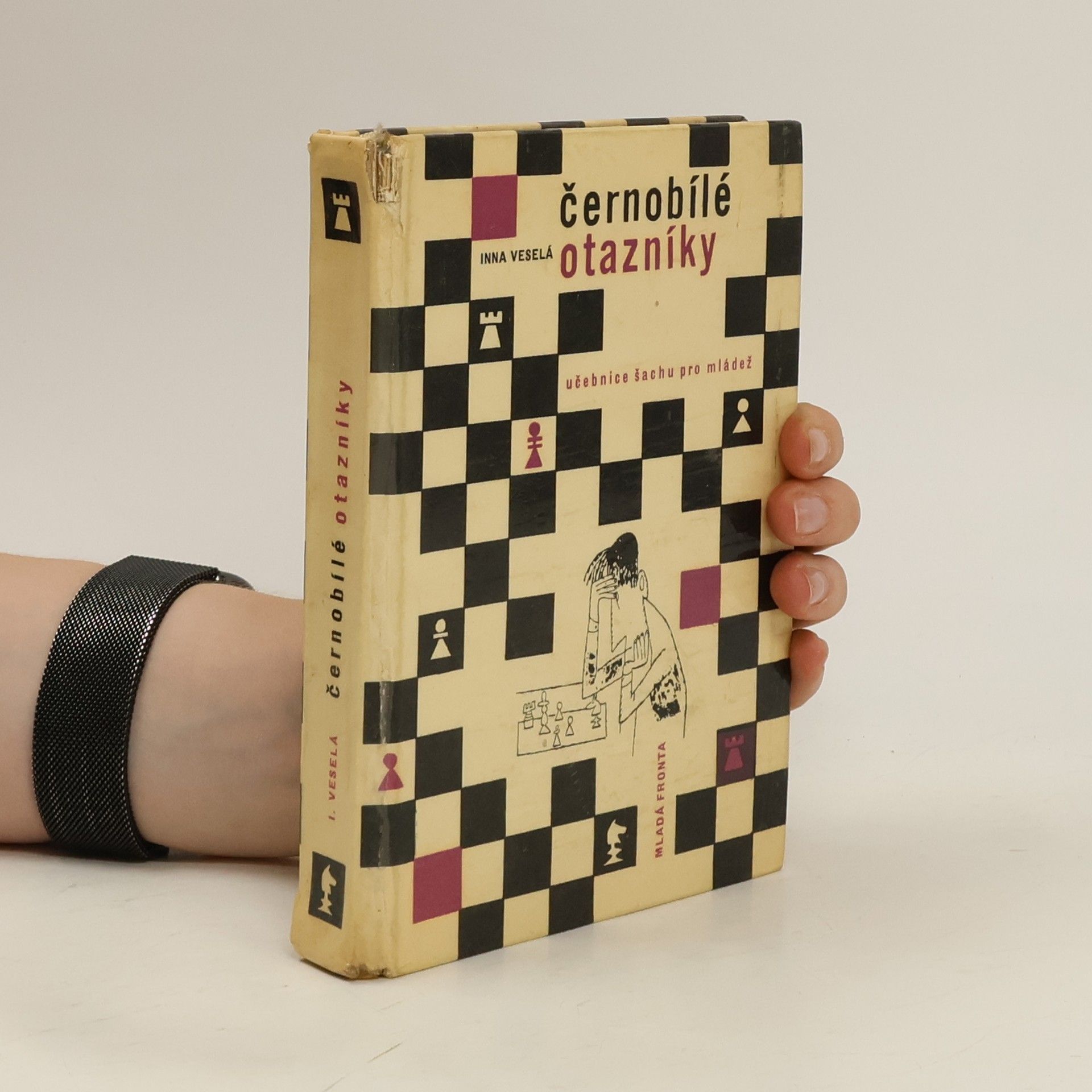 Inna Veselá Černobílé otazníky