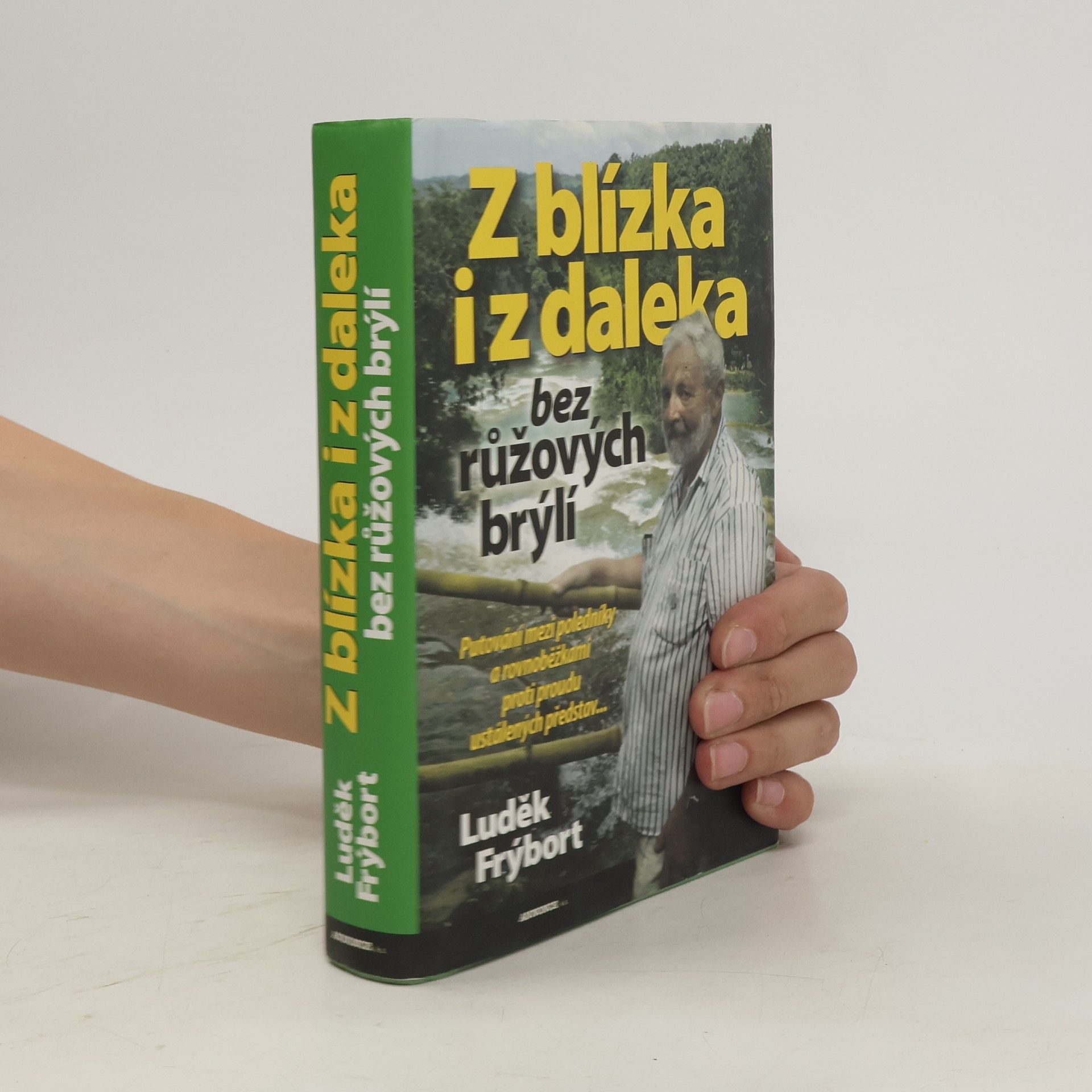 Luděk Frýbort Z blízka i z daleka bez růžových brýlí, aneb, Putování mezi poledníky a rovnoběžkami proti proudu ustálených představ--