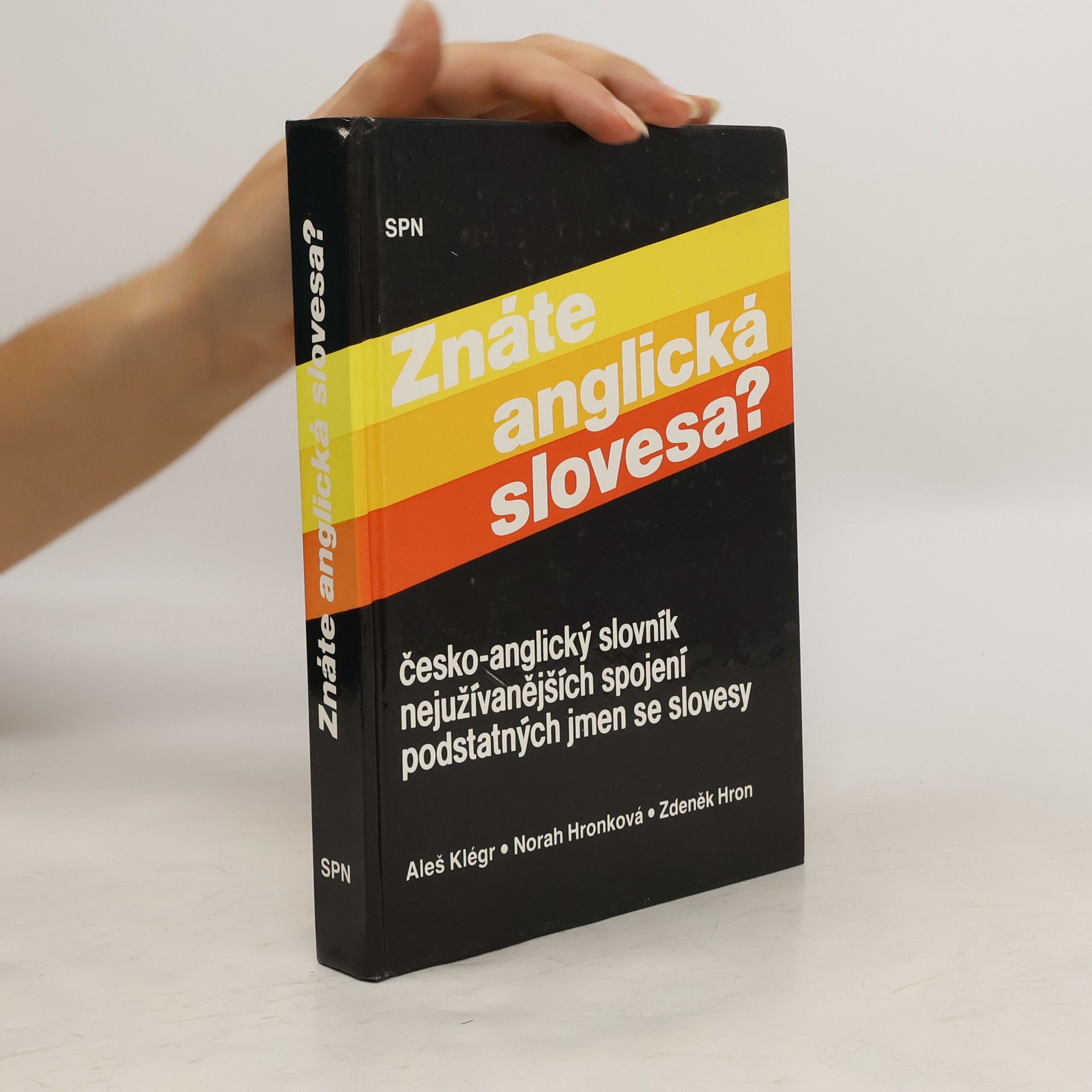Aleš Klégr Znáte anglická slovesa? Česko-anglický slovník nejužívanějších spojení podstatných jmen se slovesy.