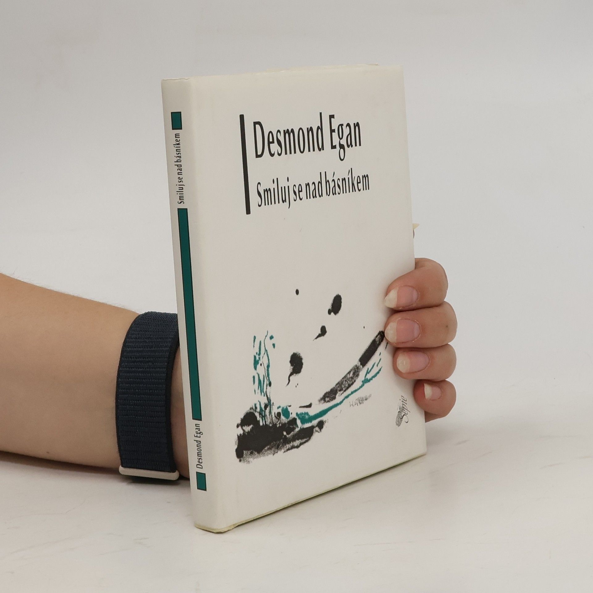 Desmond Egan Smiluj se nad básníkem