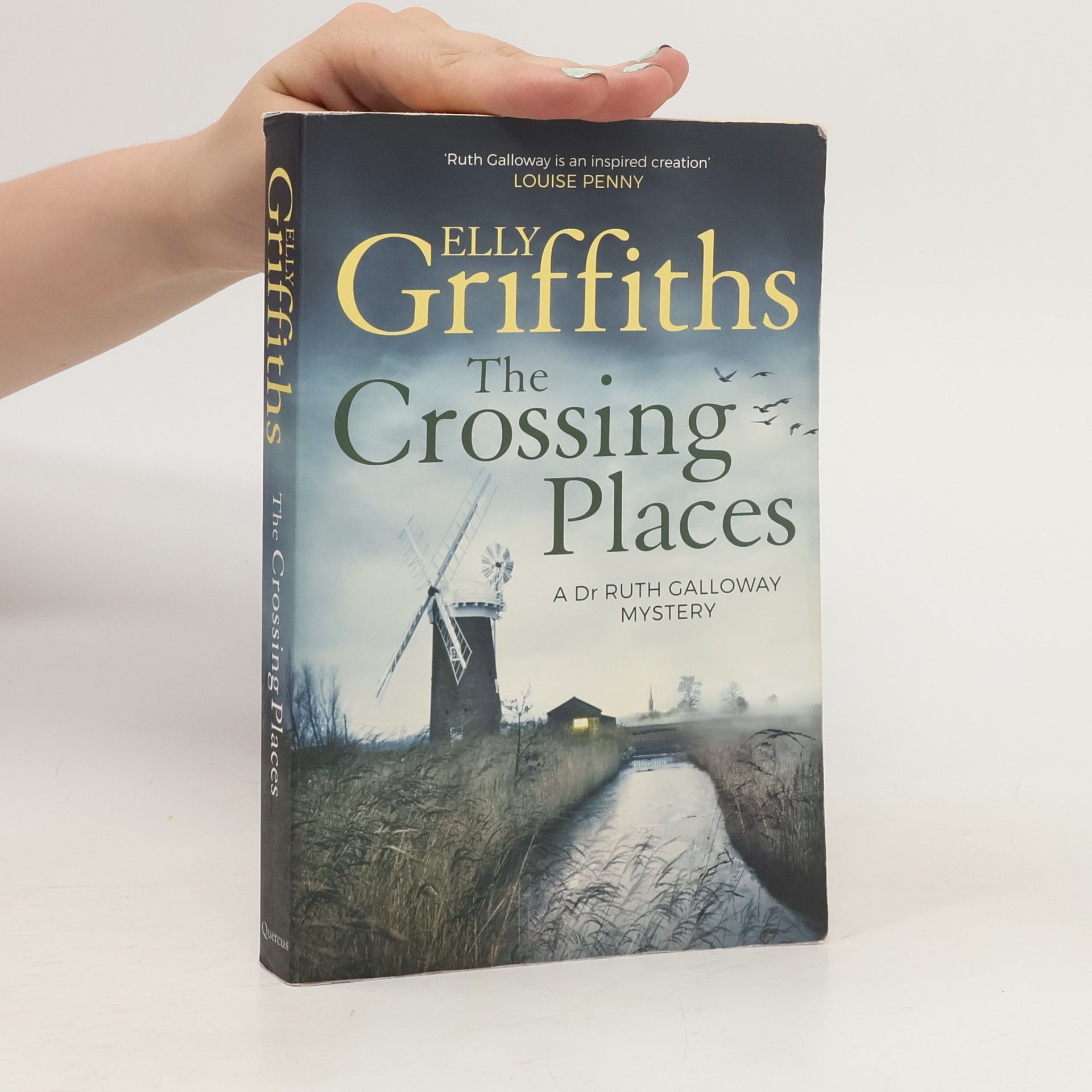 Elly Griffiths The Crossing Places