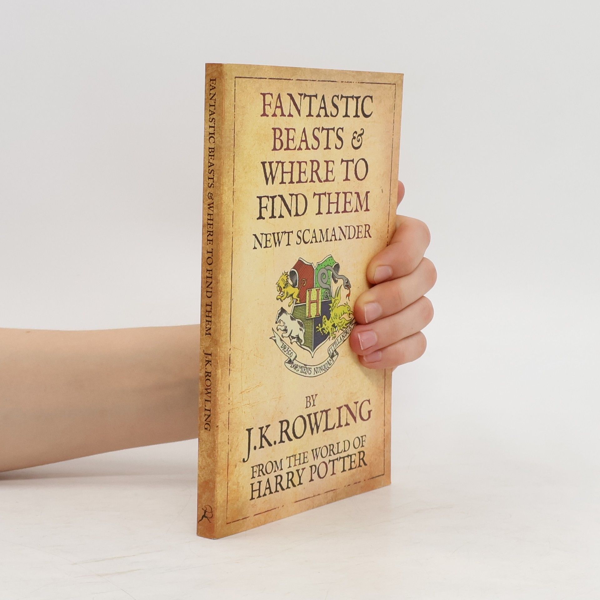 J. K. Rowling Fantastic beasts & where to find them : newt scamander