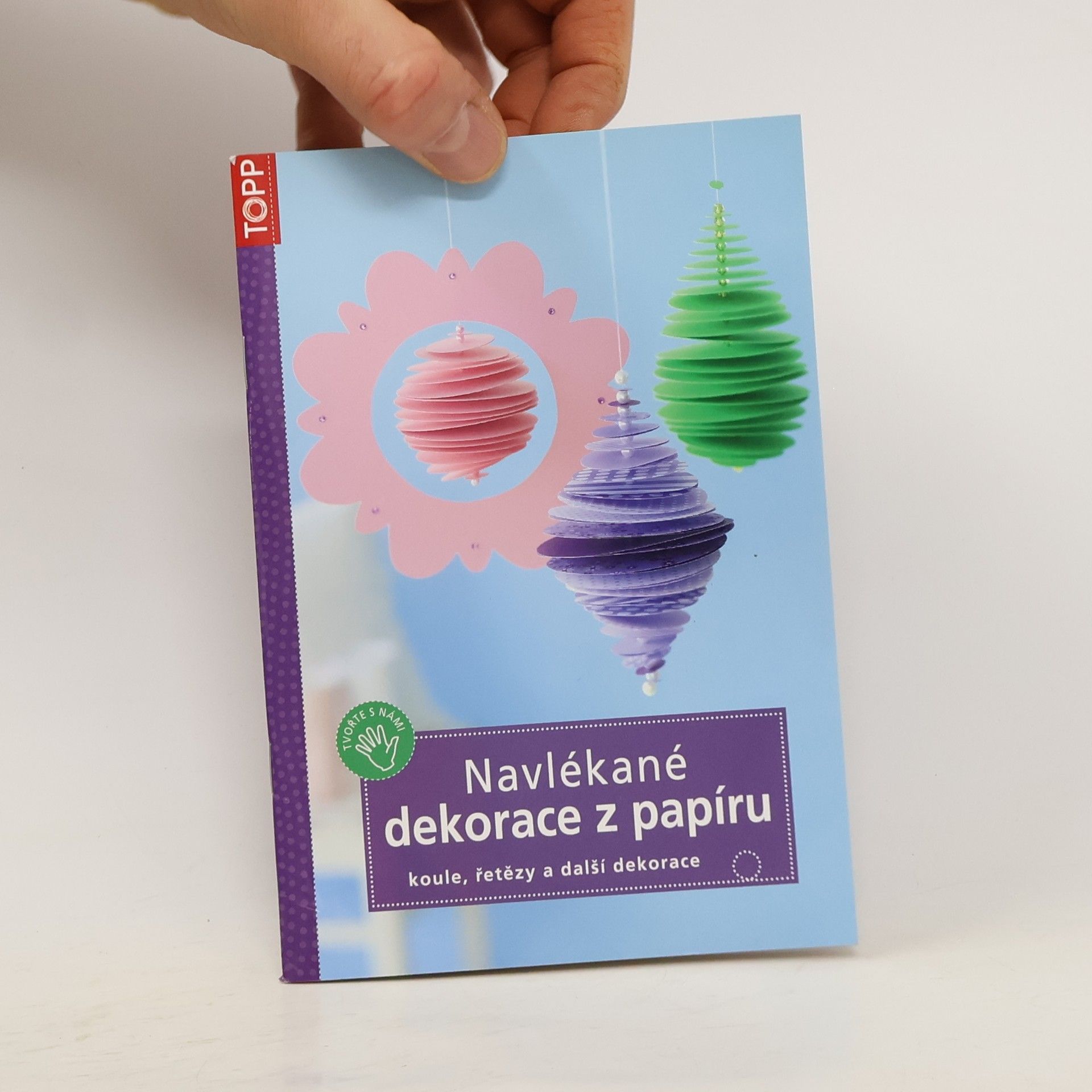 Collective Navlékané dekorace z papíru - koule, řetězy a další dekorace