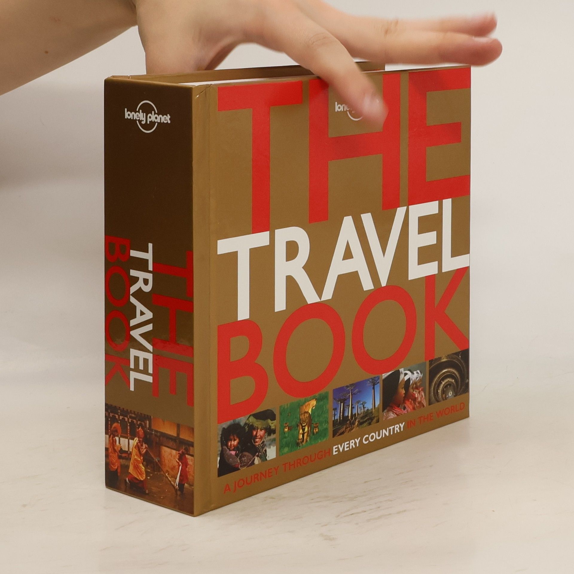 kolektiv Lonely Planet The Travel Book, Mini