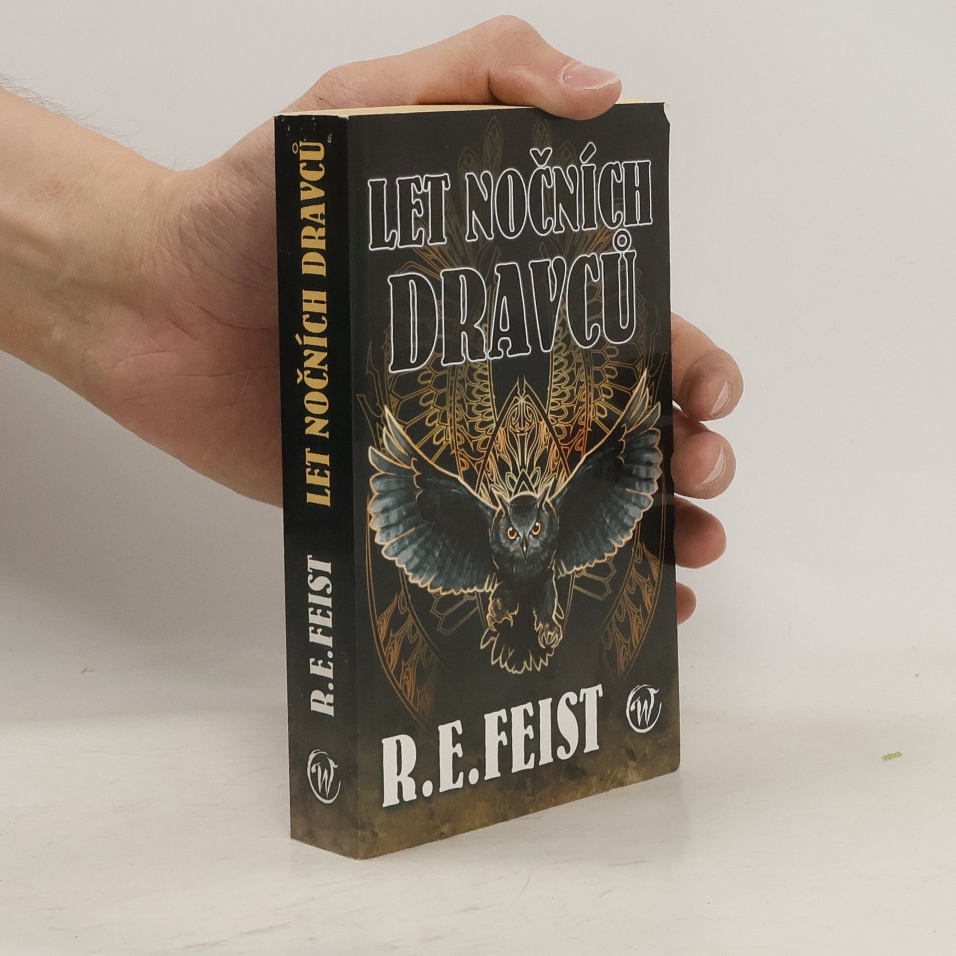 Raymond E. Feist Let nočních dravců