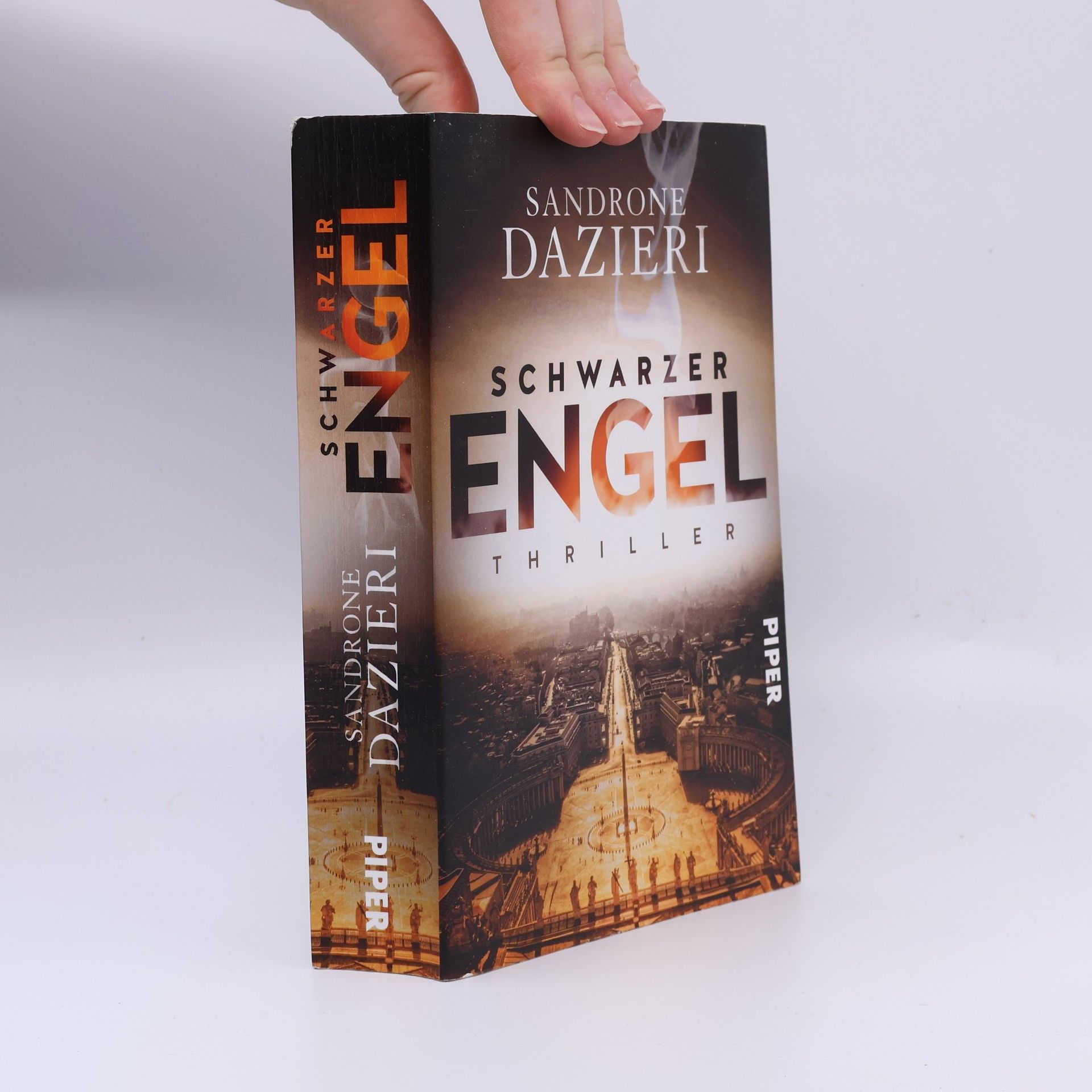 Sandrone Dazieri Schwarzer Engel