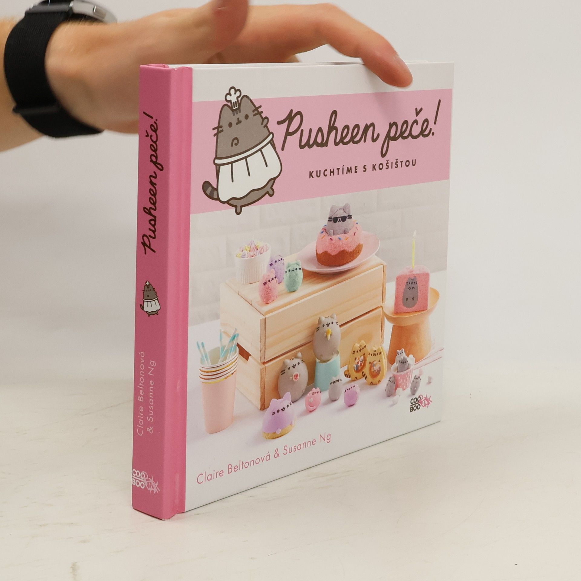 Claire Belton Pusheen peče!