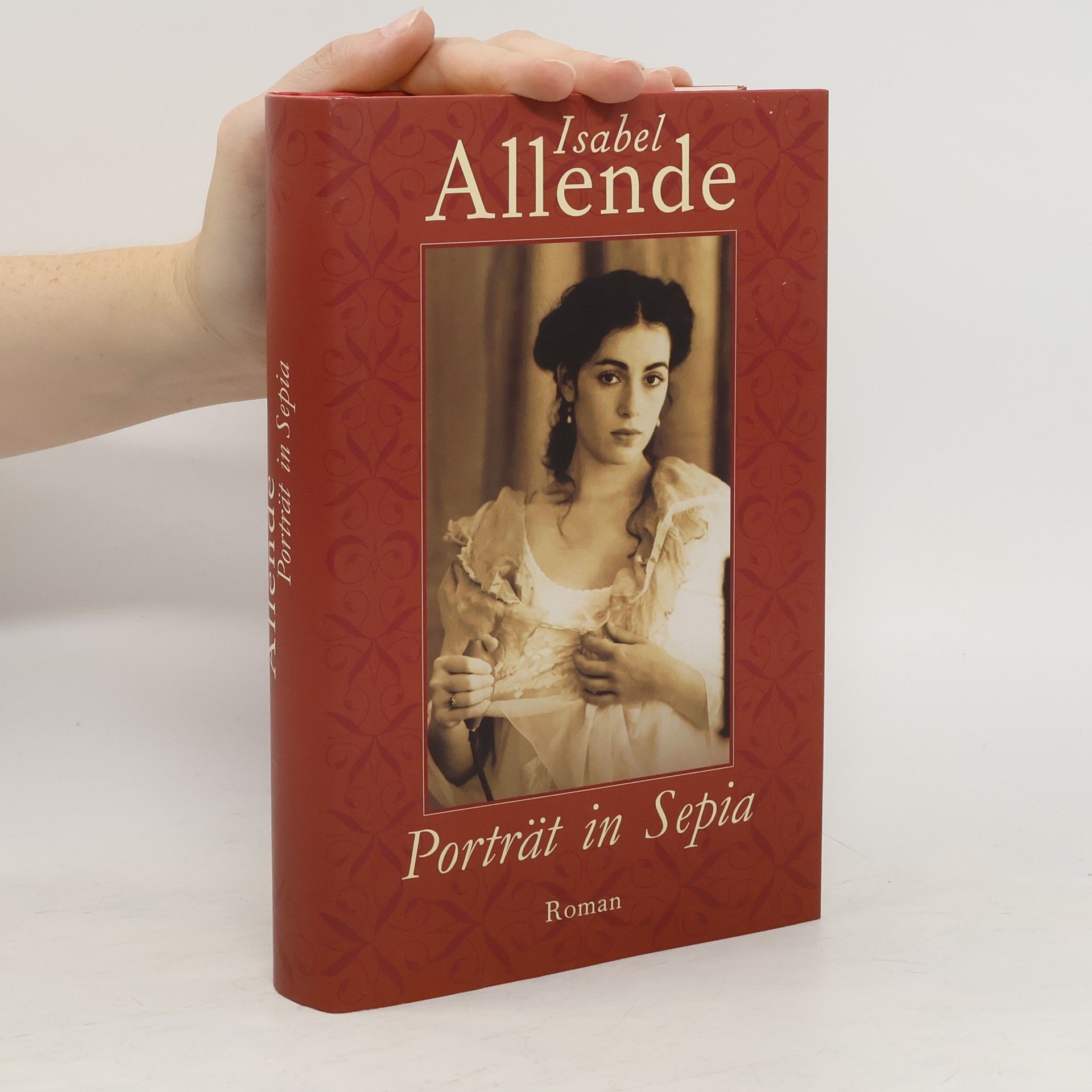 Isabel Allende Porträt in Sepia