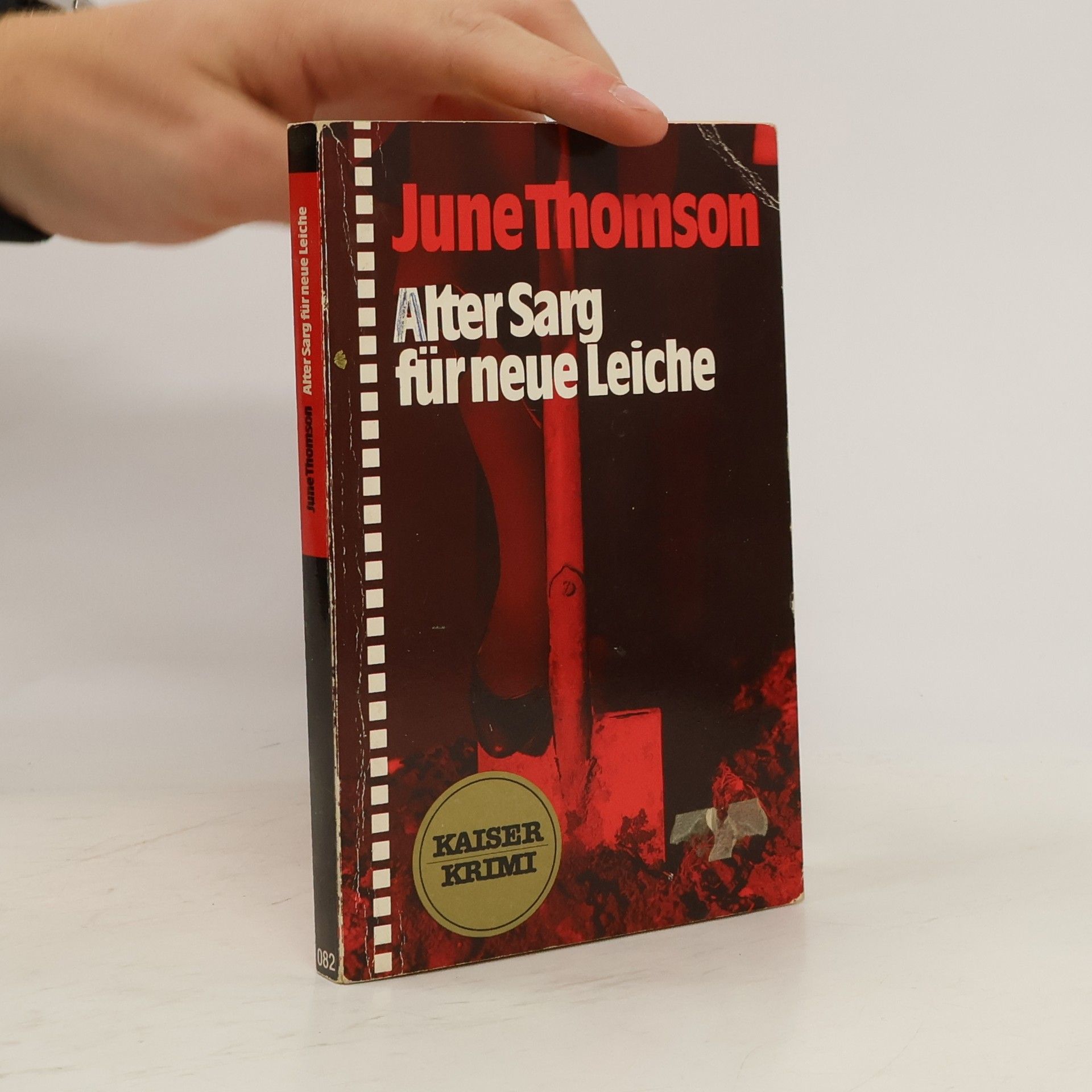 June Thomson Alter Sarg für neue Leiche