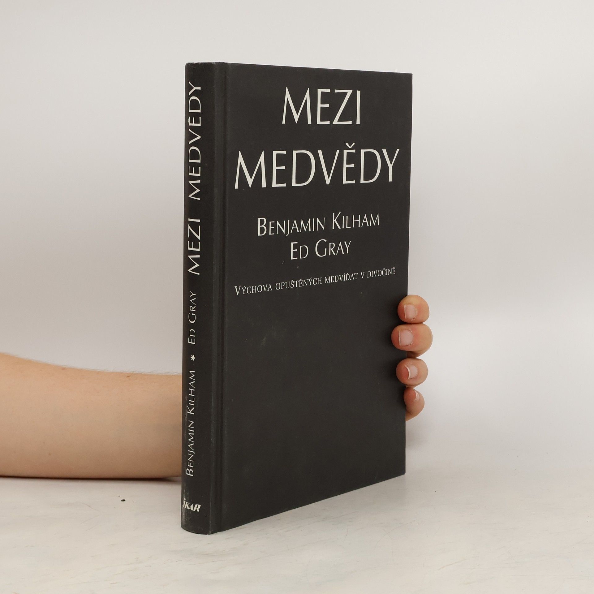 Benjamin Kilham Mezi medvědy. Výchova opuštěných medvíďat v divočině