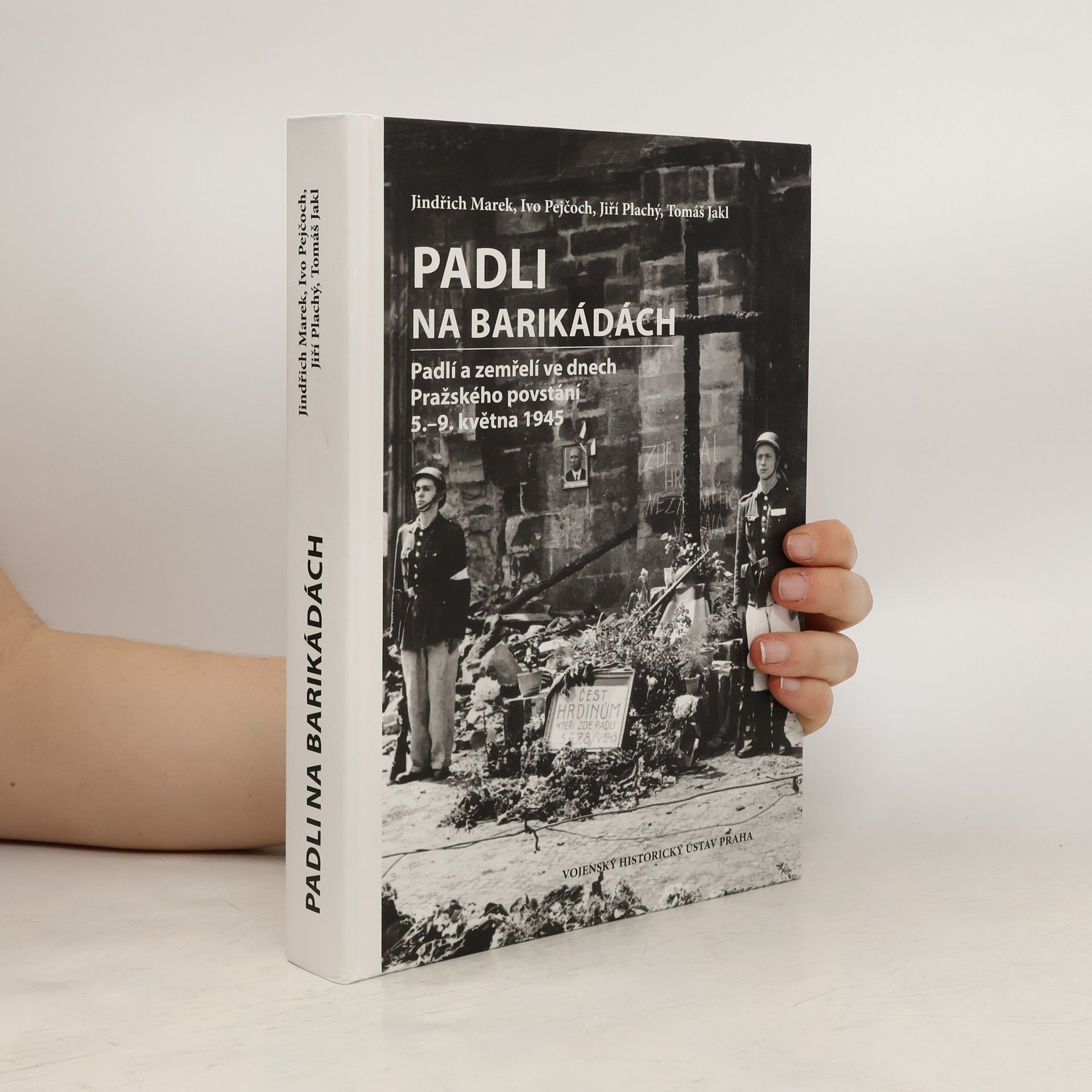 Jindřich Marek Padli na barikádách. padlí a zemřelí ve dnech Pražského povstání 5.-9. května 1945