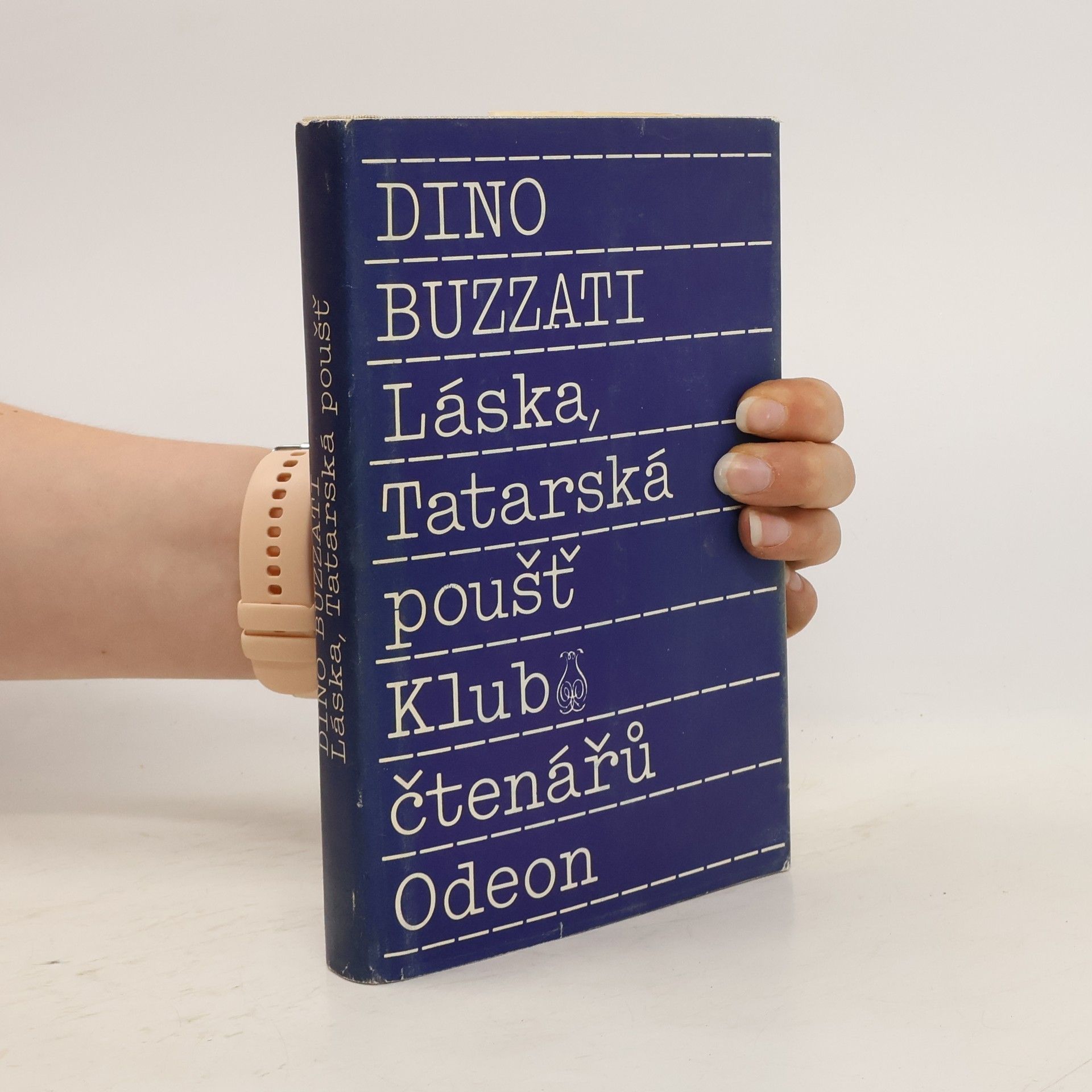 Dino Buzzati Láska.Tatarská poušť