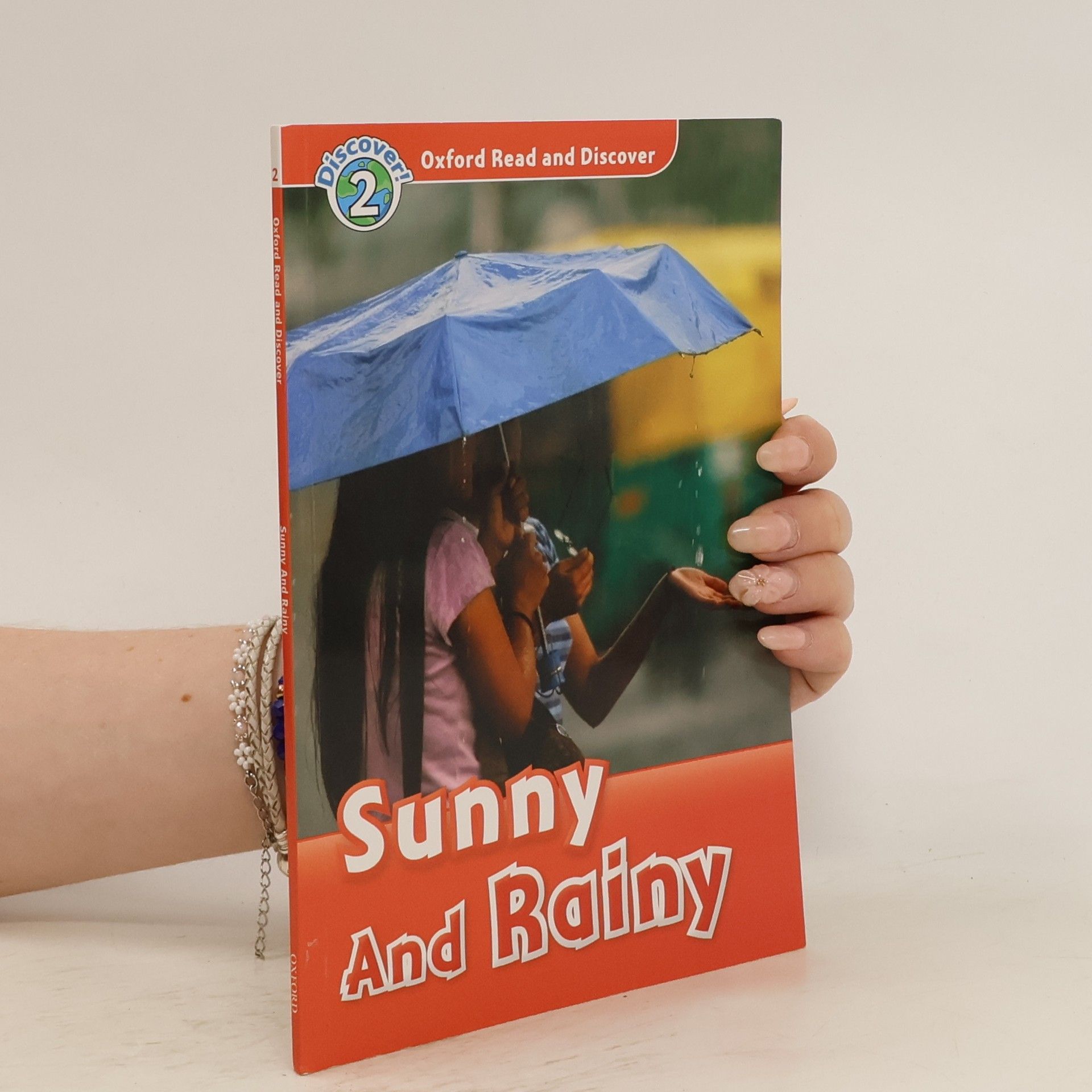 Collectif d'auteurs Oxford Read and Discover: Level 2: Sunny and Rainy