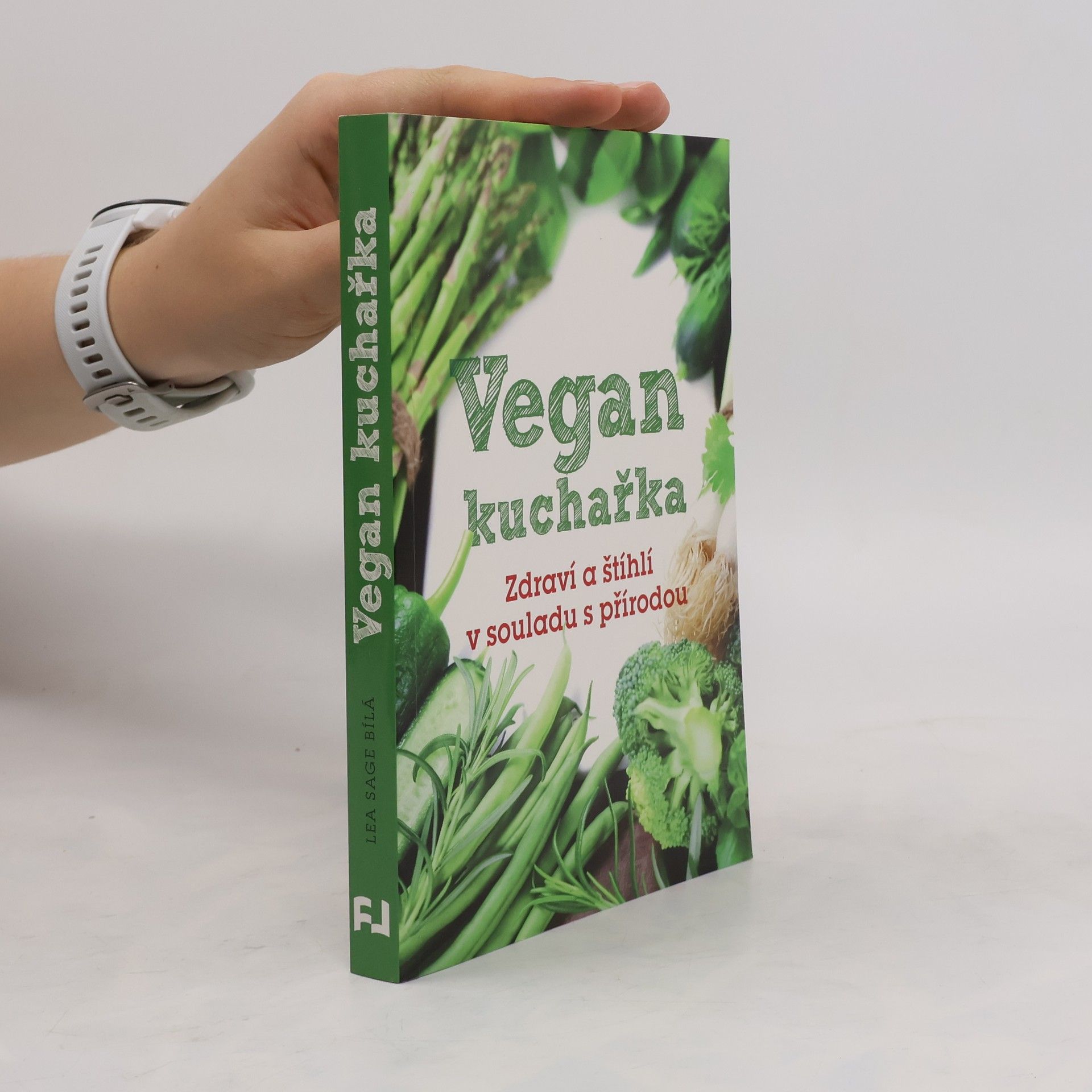 Lea Sage Bílá Vegan kuchařka: Zdraví a štíhlí v souladu s přírodou