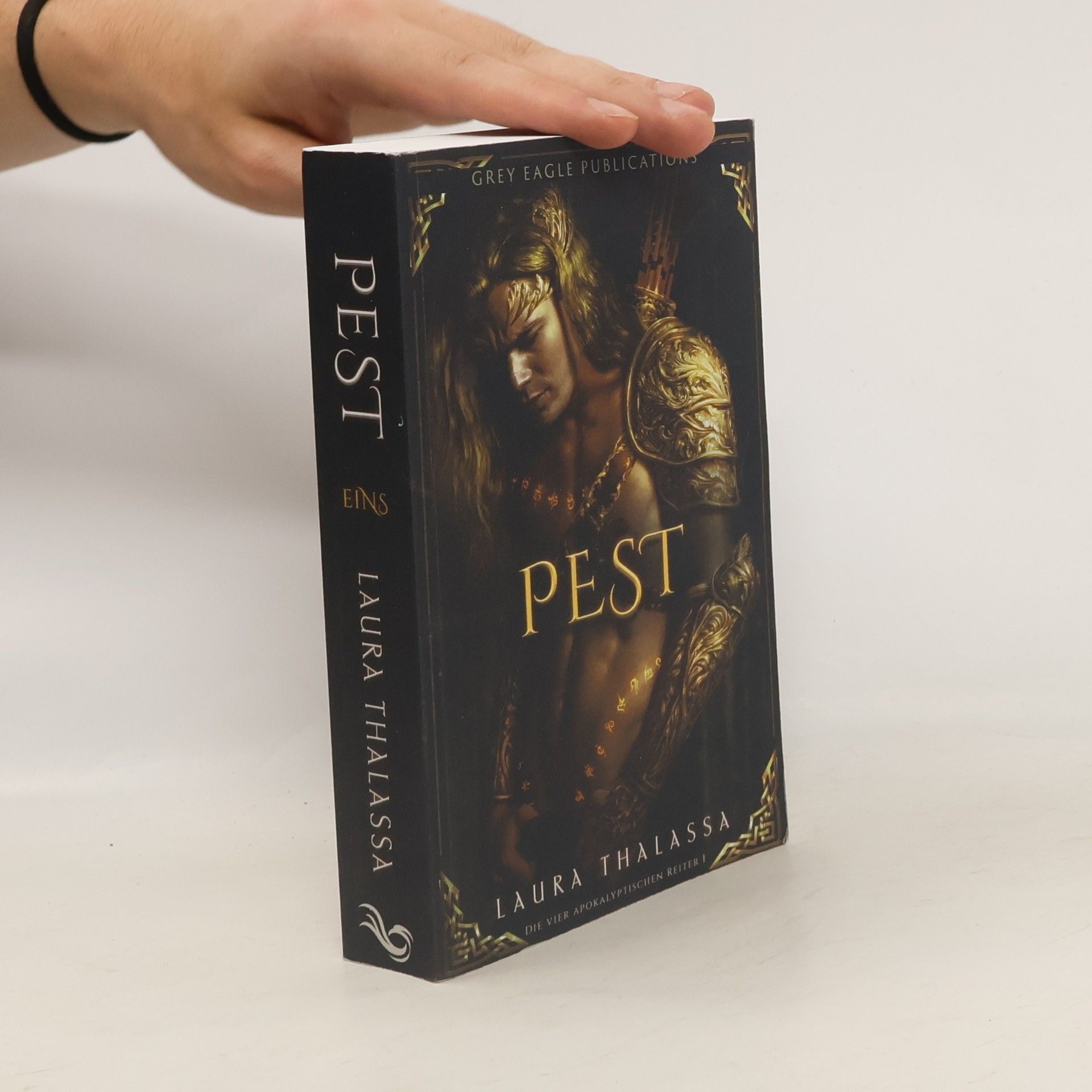 Laura Thalassa Pest