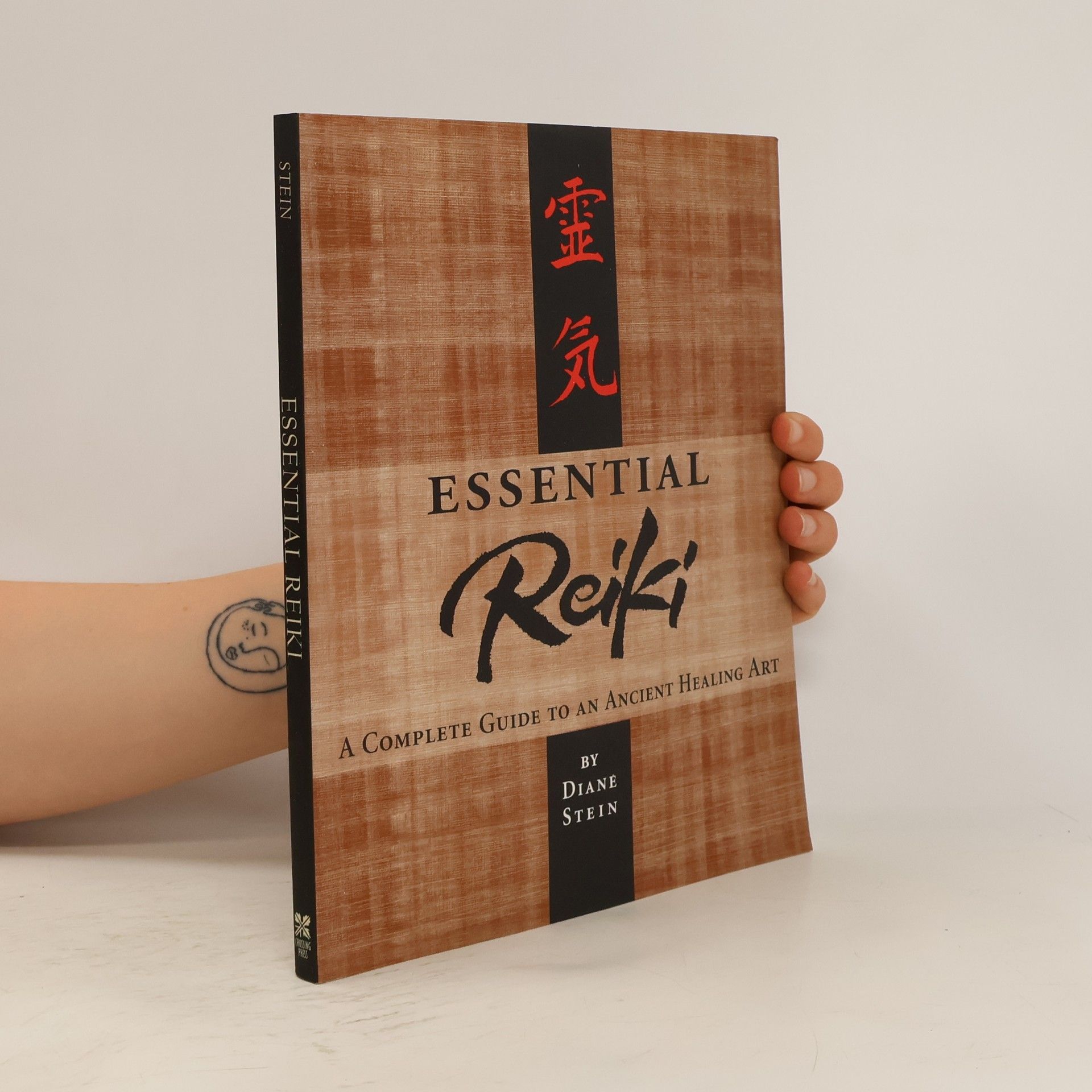 Diane Stein Essential Reiki: A Complete Guide to an Ancient Healing Art