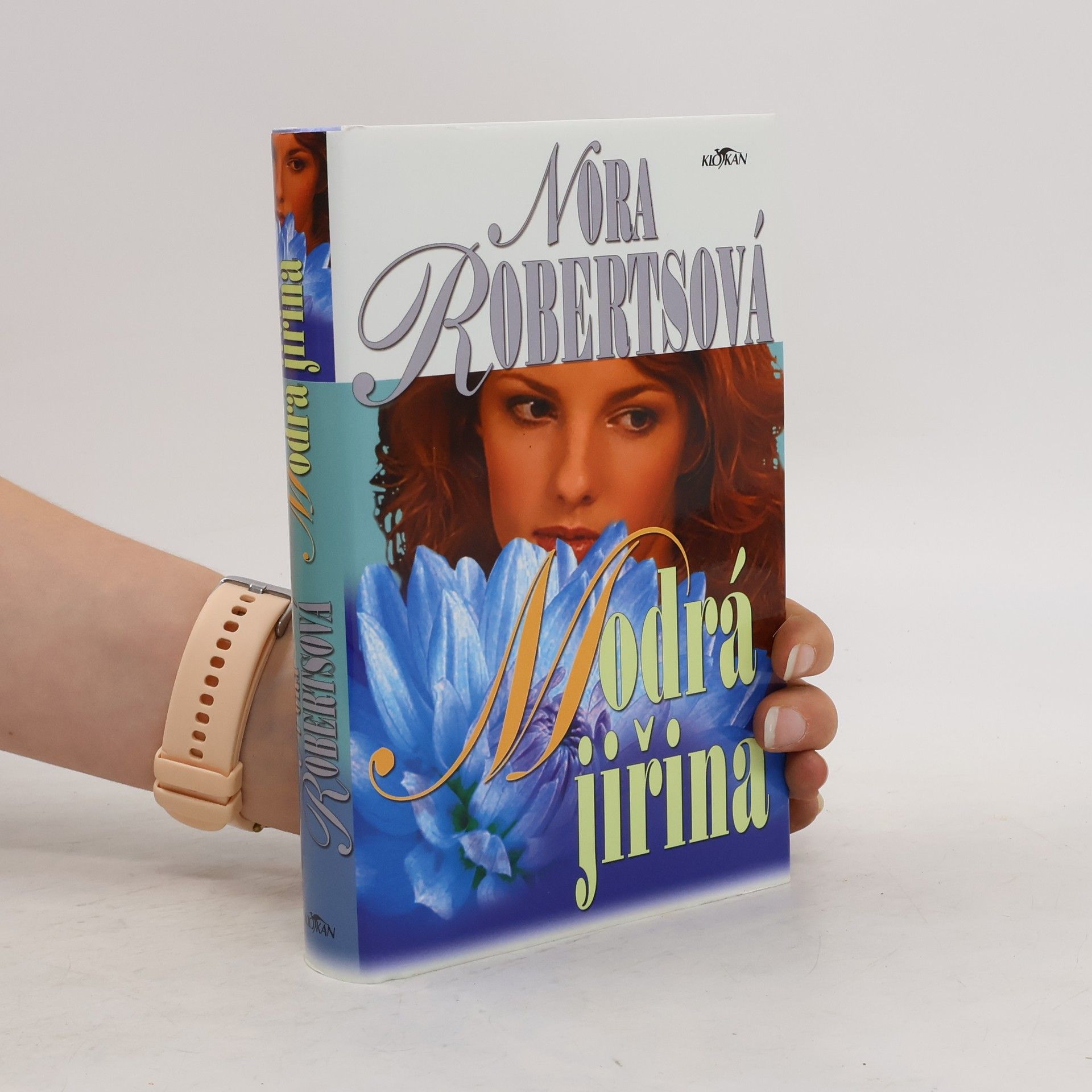 Nora Roberts Modrá jiřina