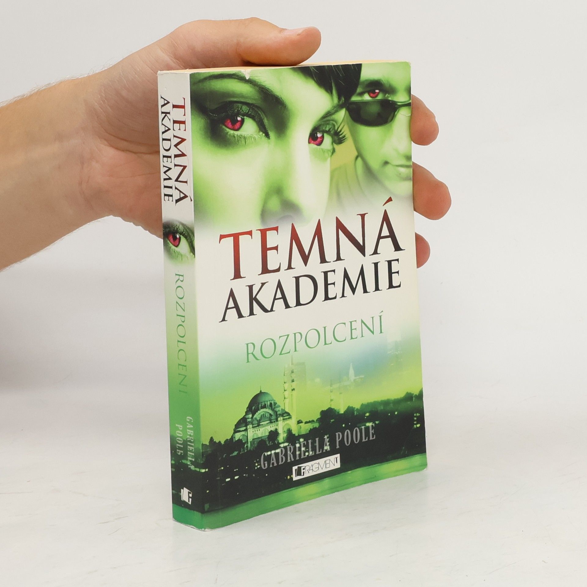 Gabriella Poole Temná akademie. Rozpolcení