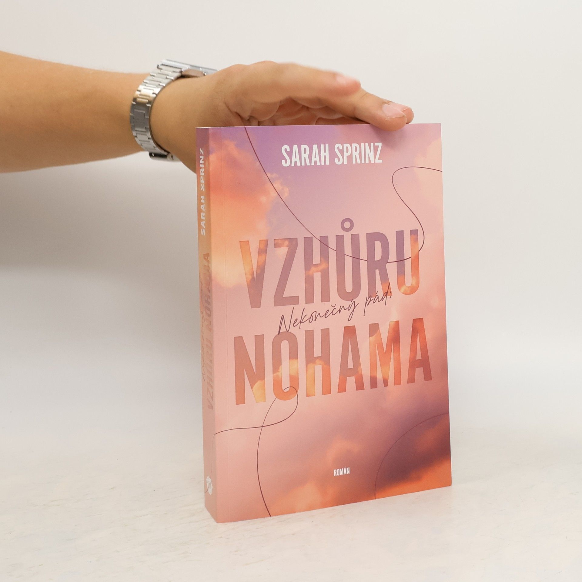 Sarah Sprinz Nekonečný pád. Vzhůru nohama