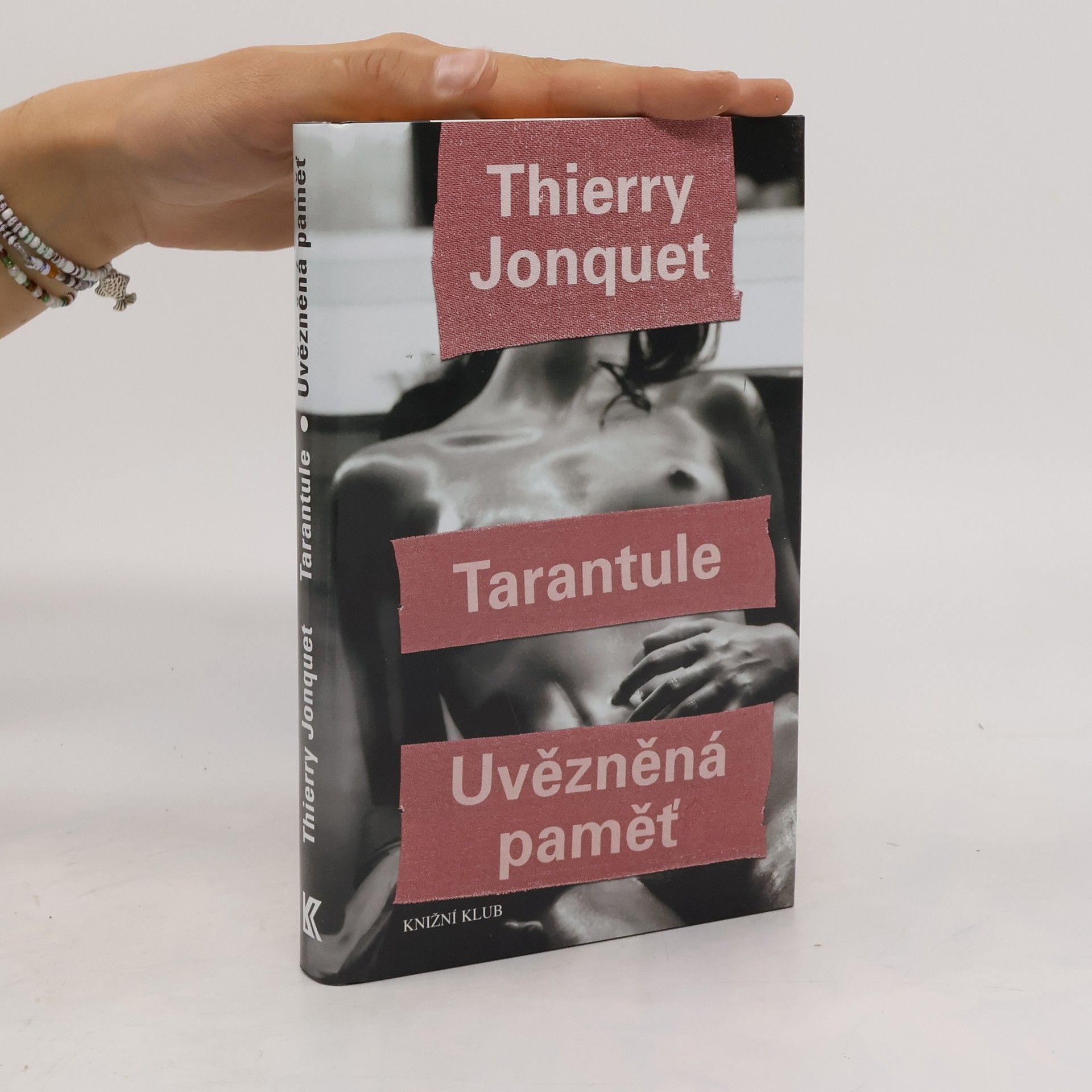Thierry Jonquet Tarantule; Uvězněná paměť