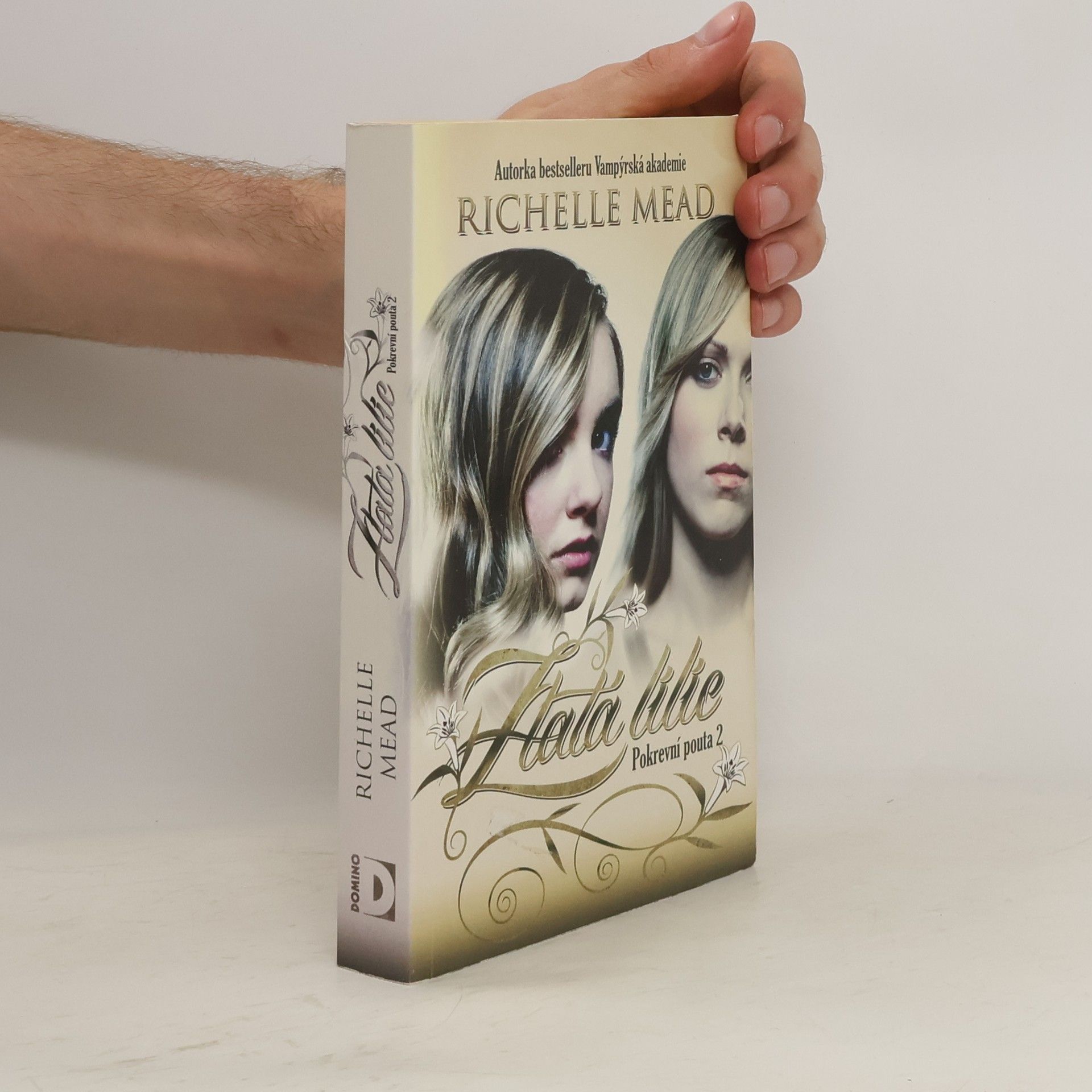 Richelle Mead Pokrevní pouta. 2, Zlatá lilie
