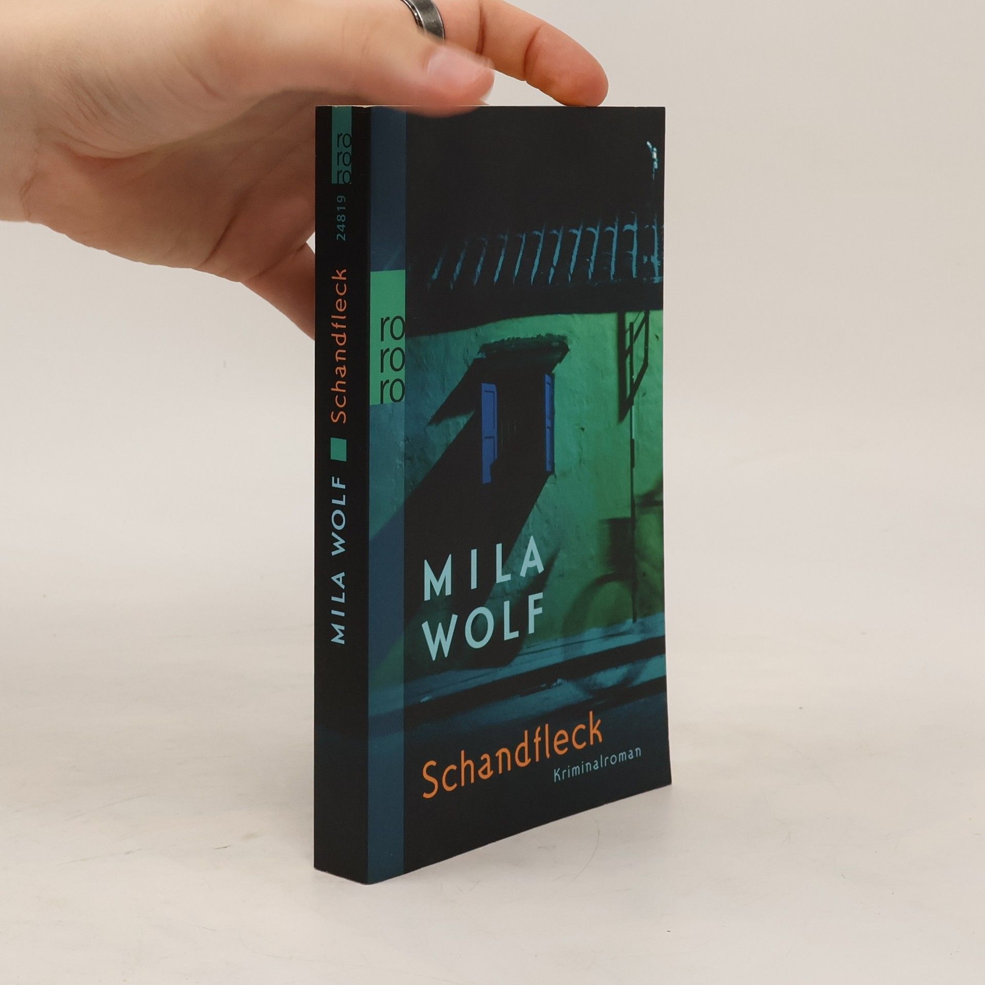 Mila Wolf Schandfleck. Kriminalroman