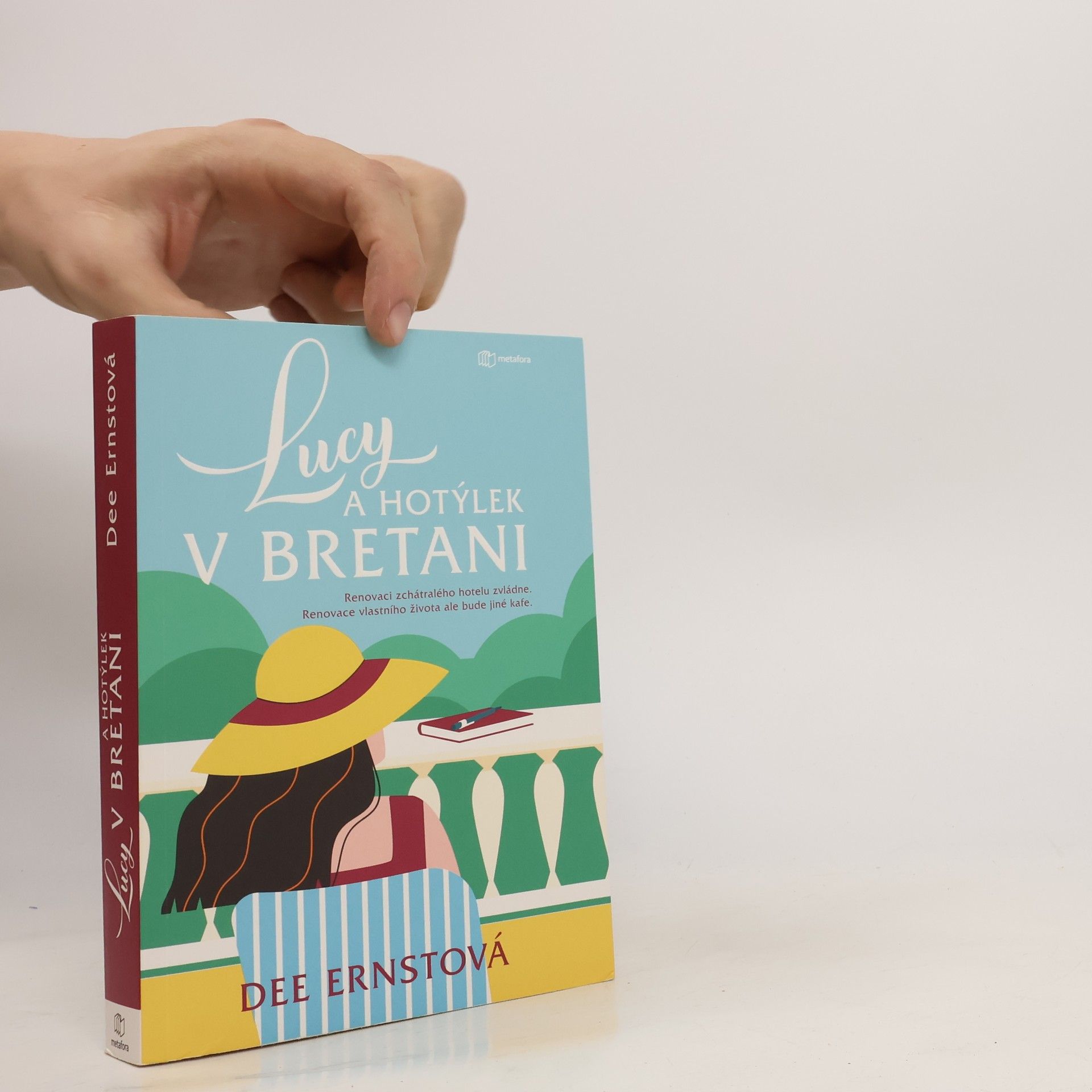 Dee Ernst Lucy a hotýlek v Bretani