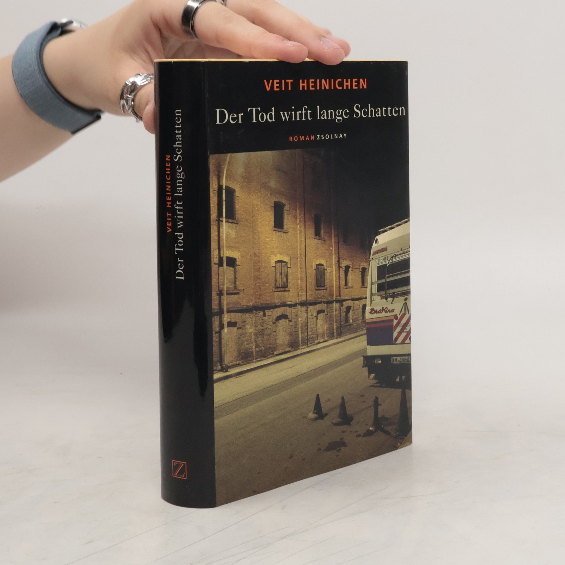 Veit Heinichen Der Tod wirft lange Schatten