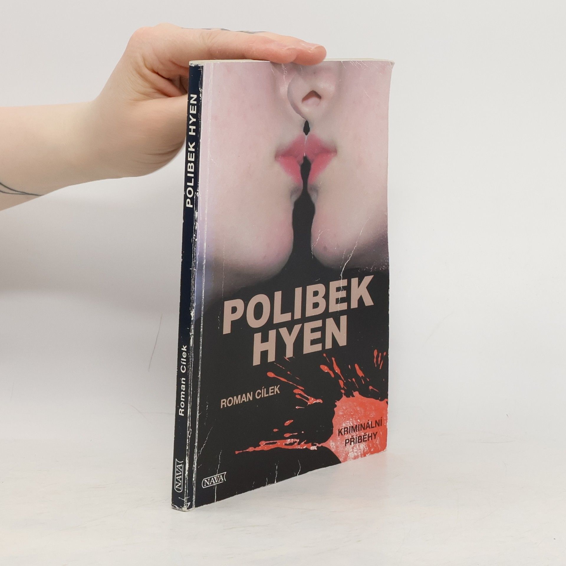 Roman Cílek Polibek hyen