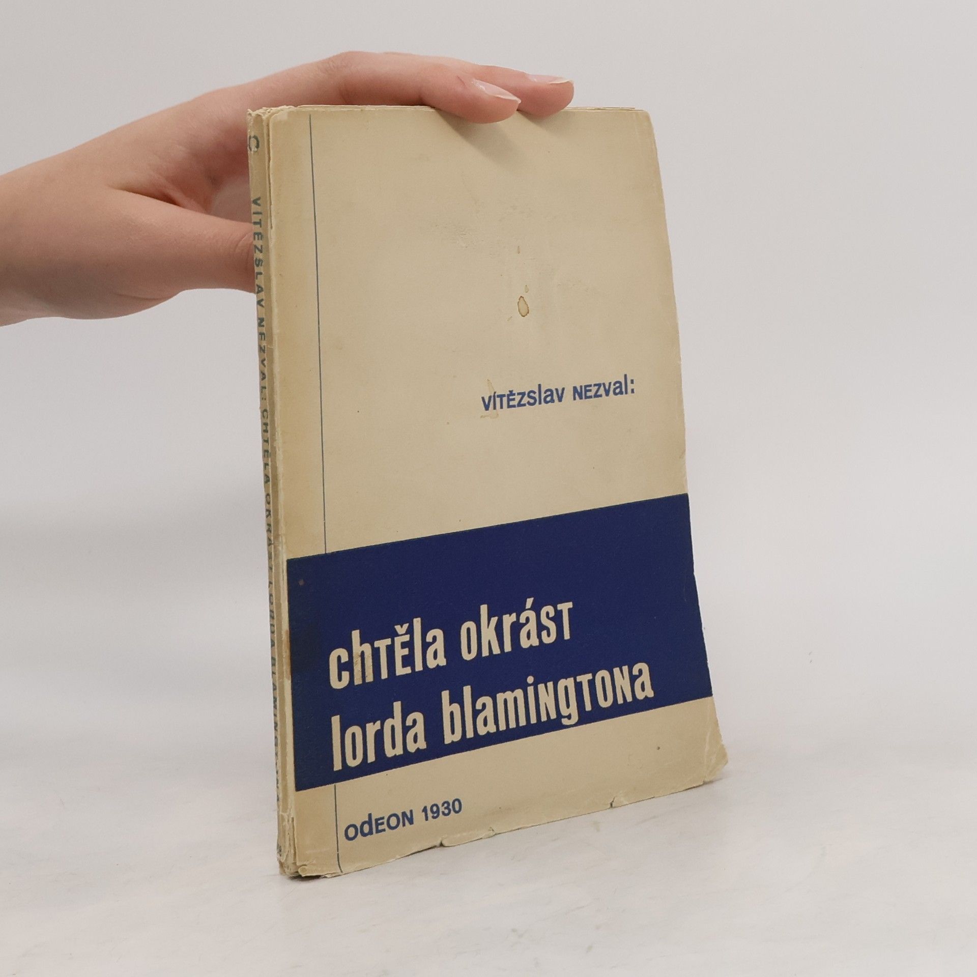 Vítězslav Nezval Chtěla okrást lorda Blamingtona. Poesie a analysa