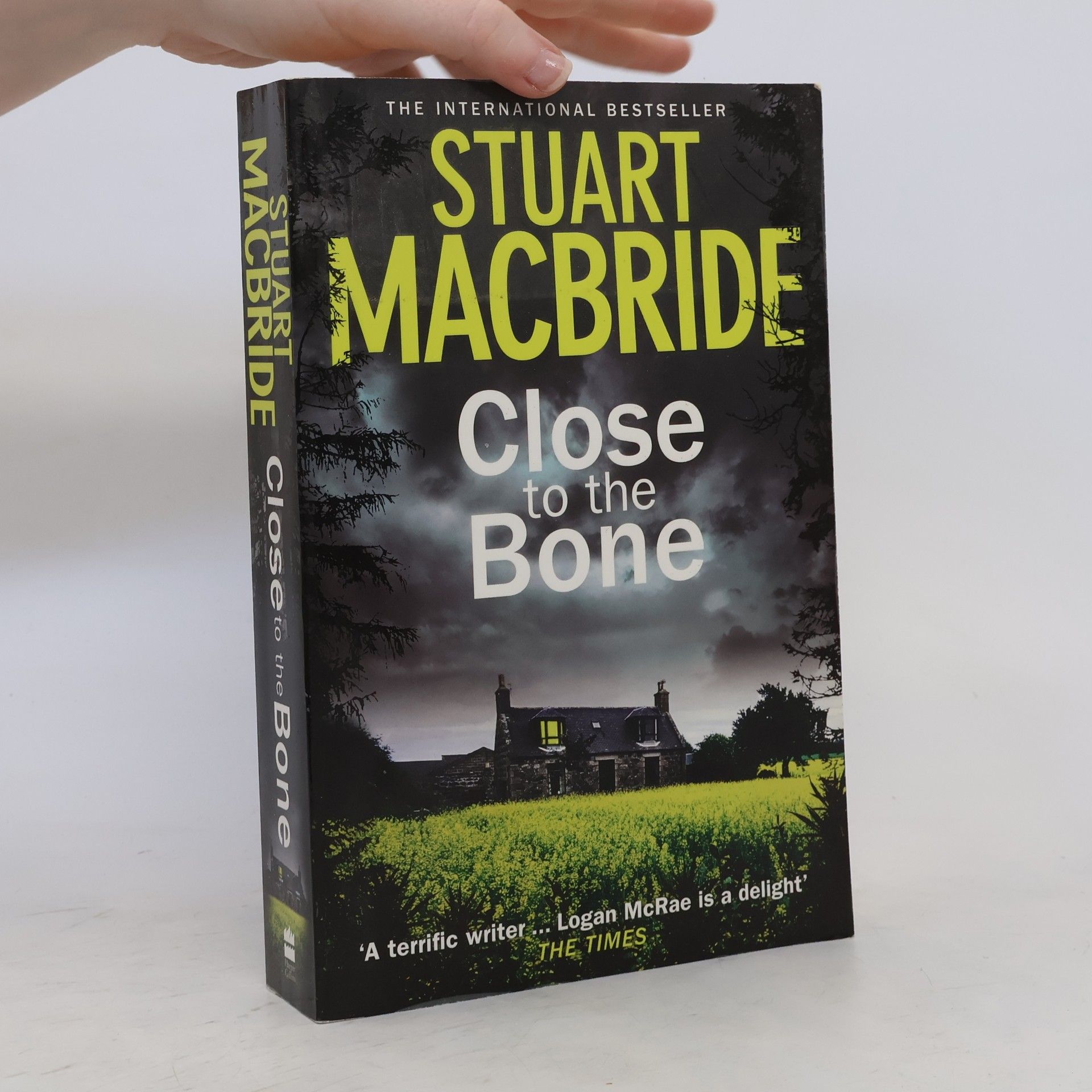 Stuart MacBride Close to the Bone