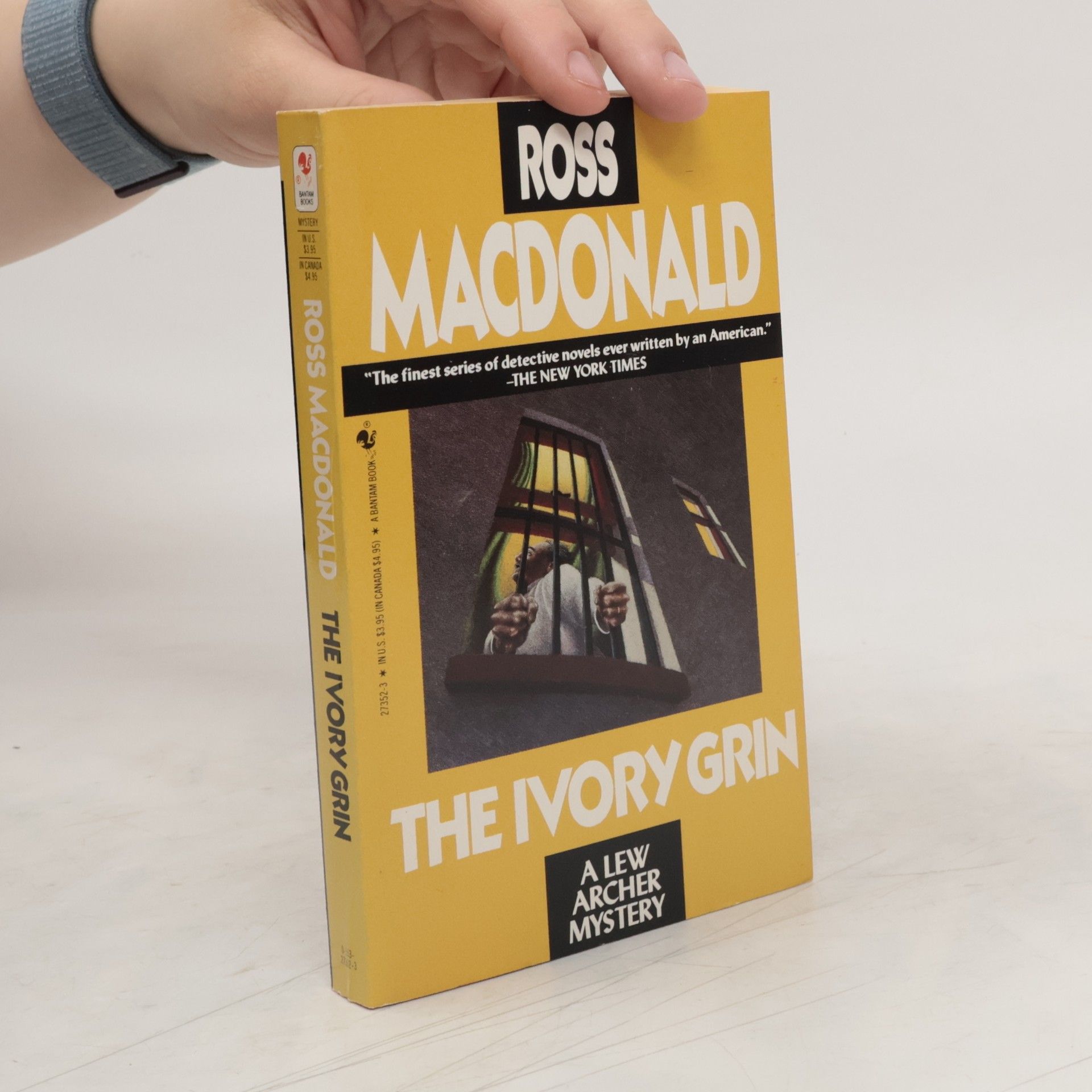 Ross Macdonald The Ivory Grin