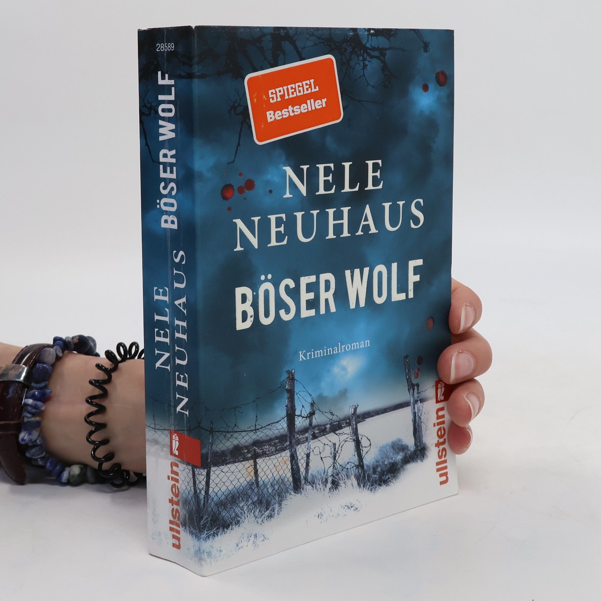 Nele Neuhaus Böser Wolf : Kriminalroman
