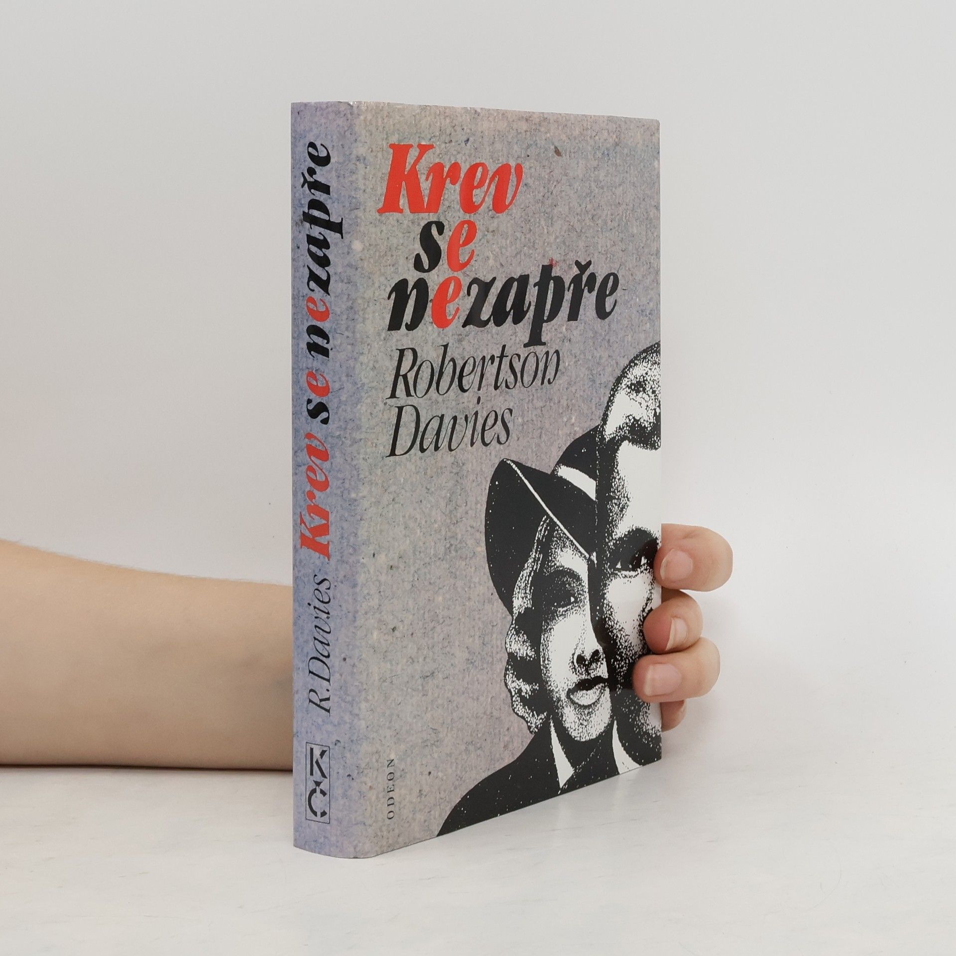 Robertson Davies Krev se nezapře